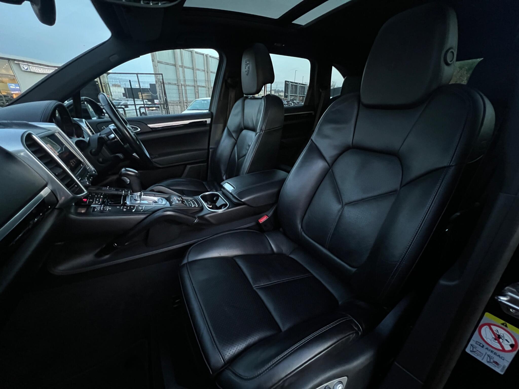 Porsche Cayenne - Image 13
