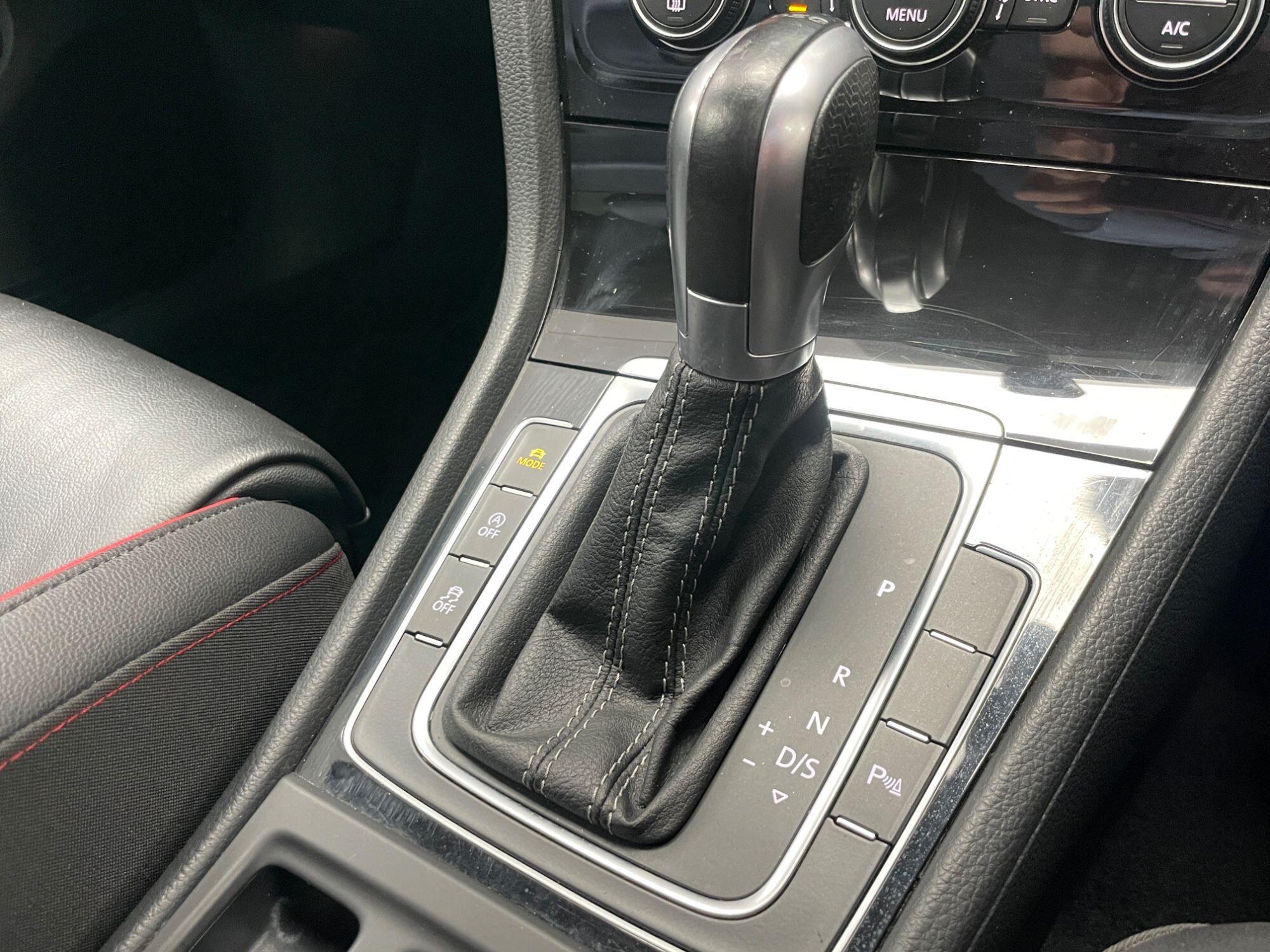 Volkswagen Golf - Image 47