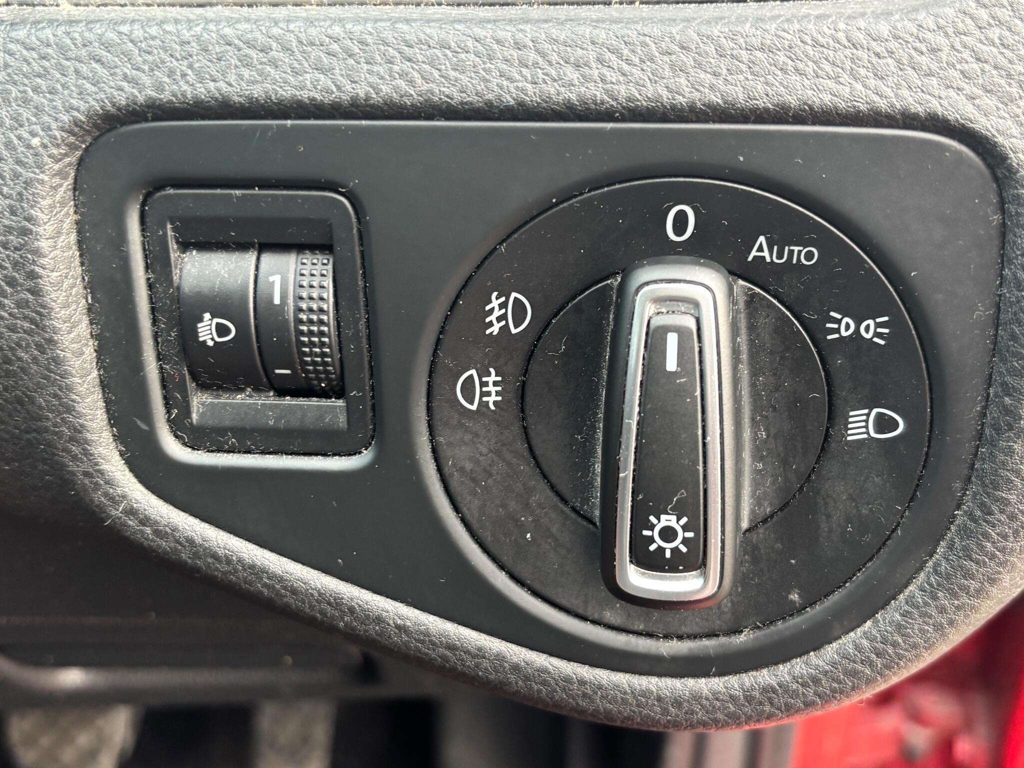 Volkswagen Golf - Image 14