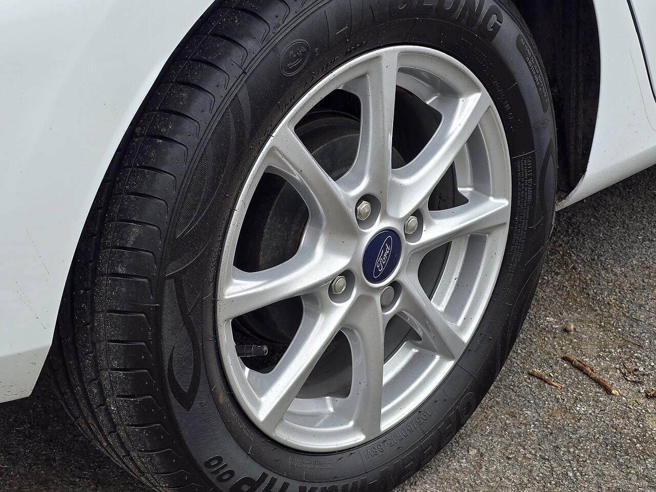 Ford Fiesta - Image 10