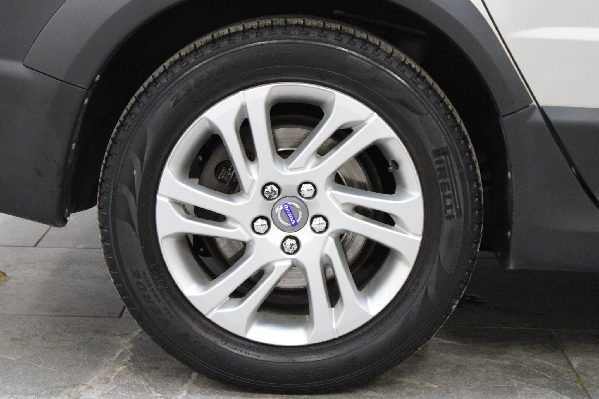 Volvo XC70 - Image 10