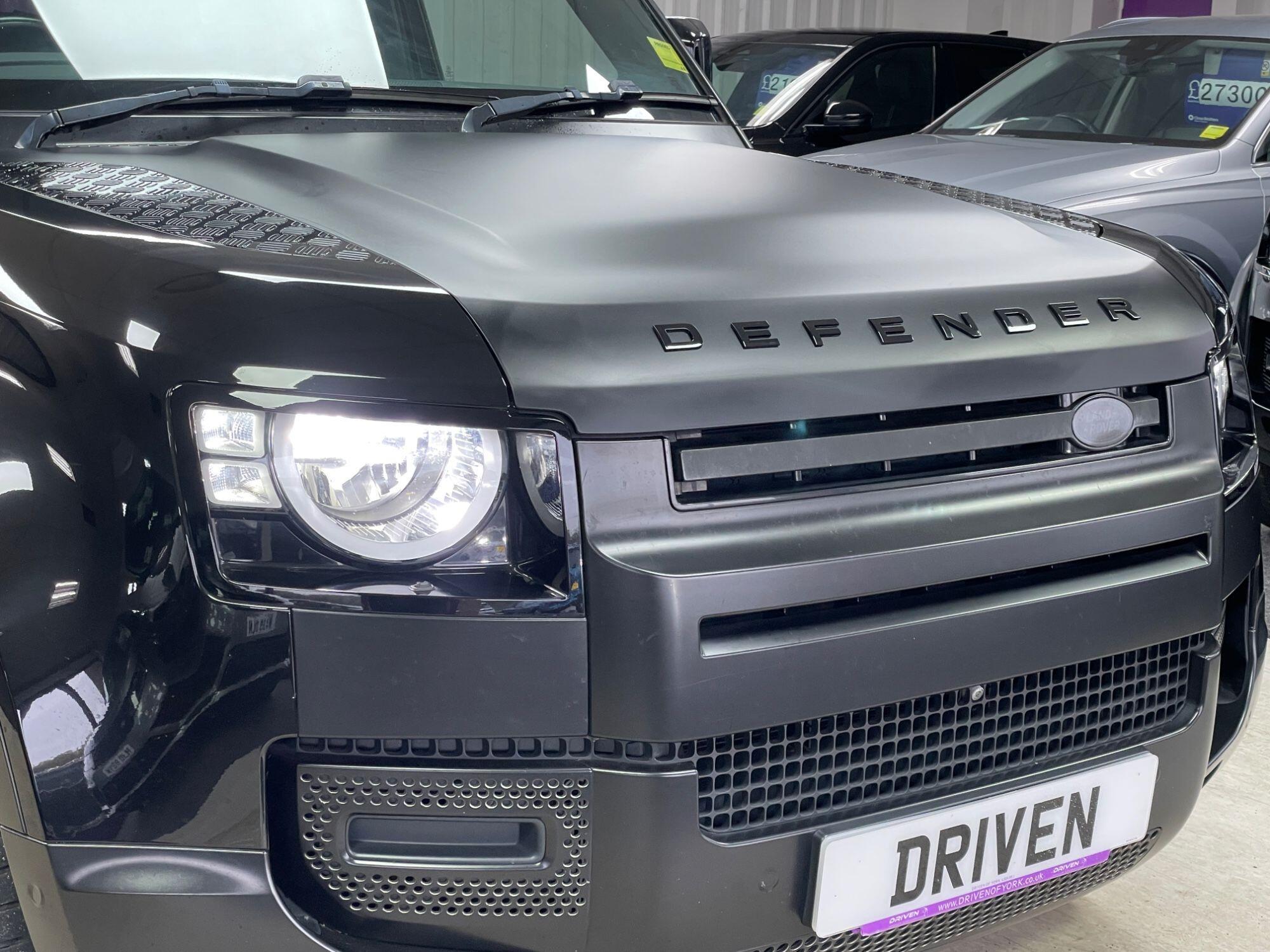 Land Rover Defender - Image 4