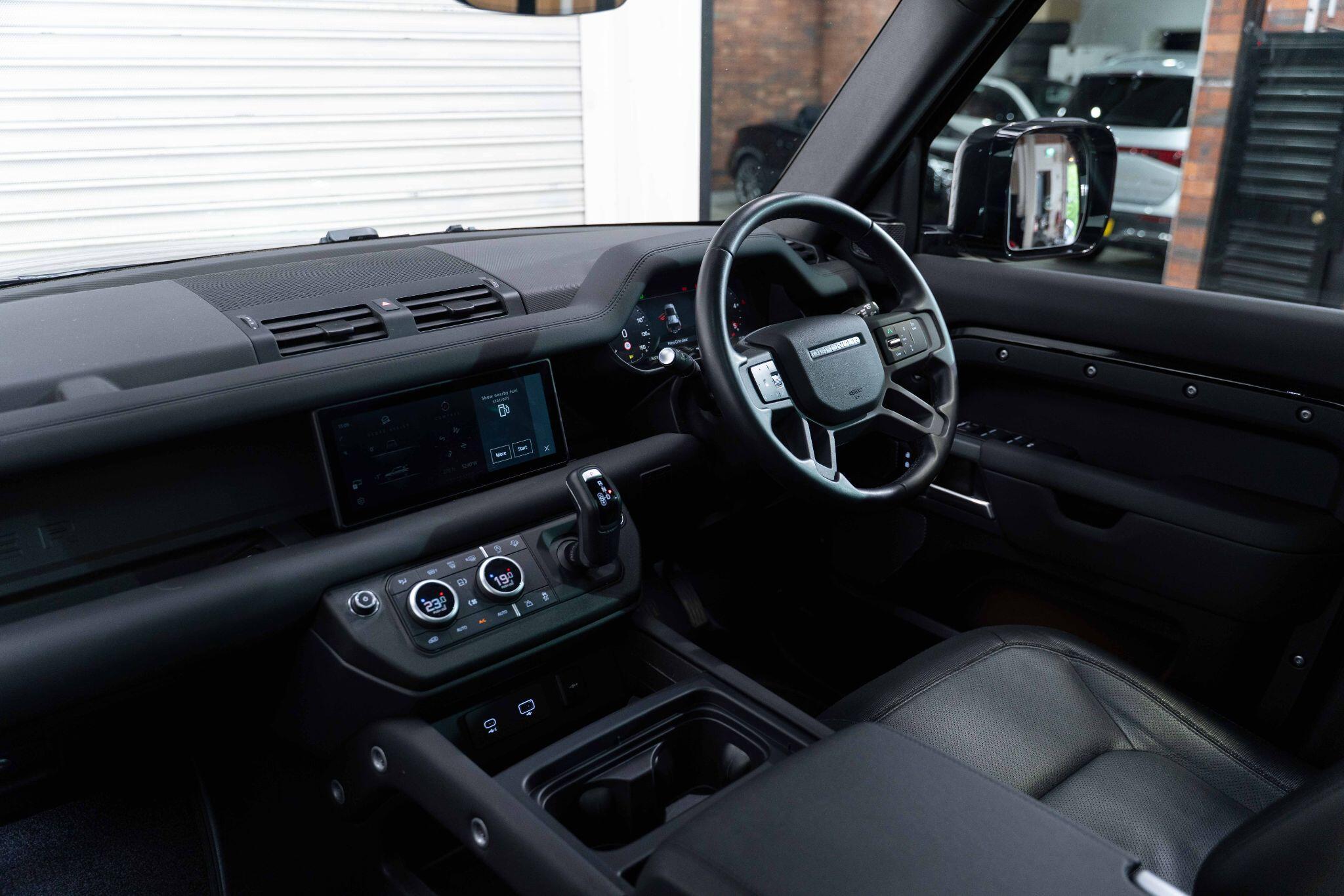 Land Rover Defender 110 - Image 9