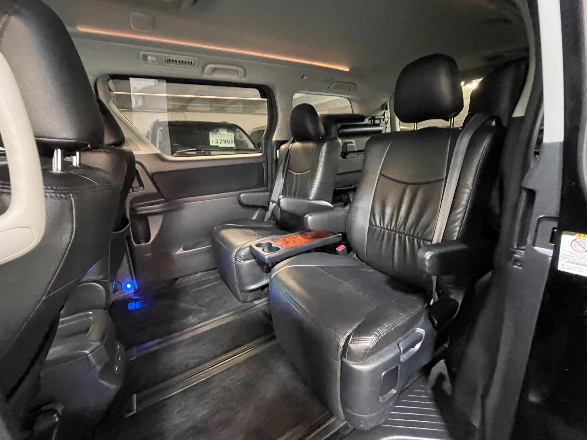 Toyota Vellfire - Image 12