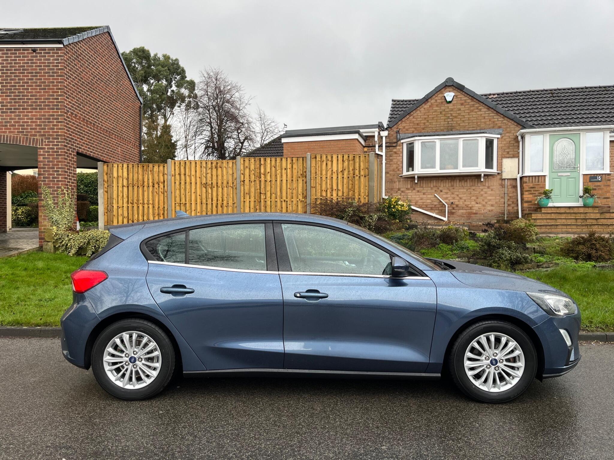 Ford Focus - Image 10