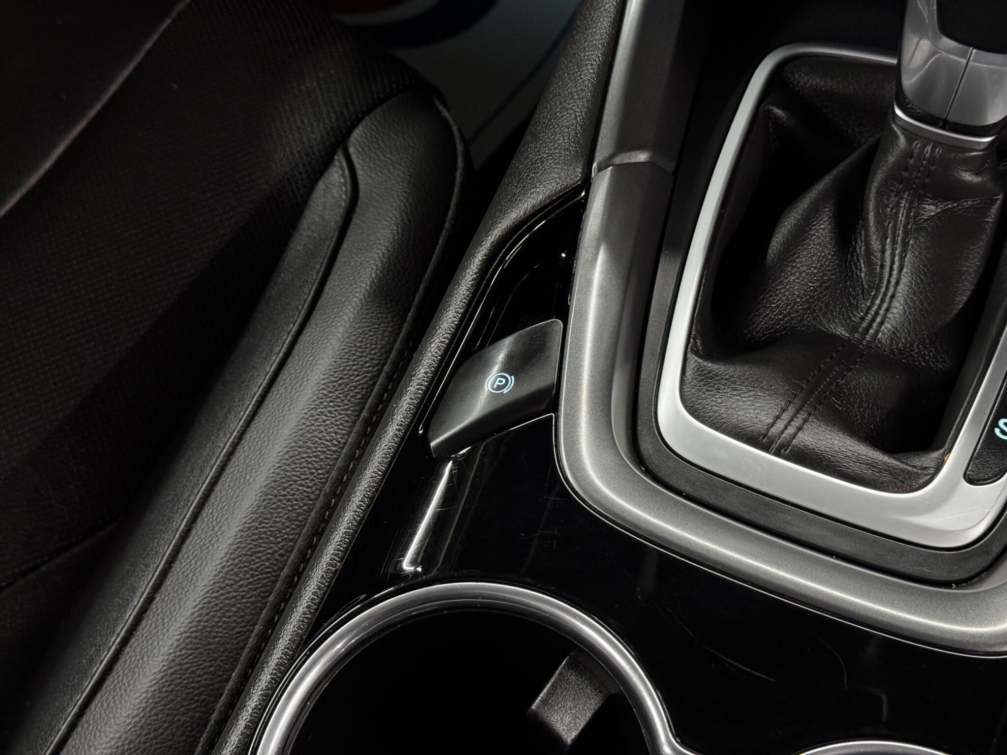 Ford Mondeo - Image 27