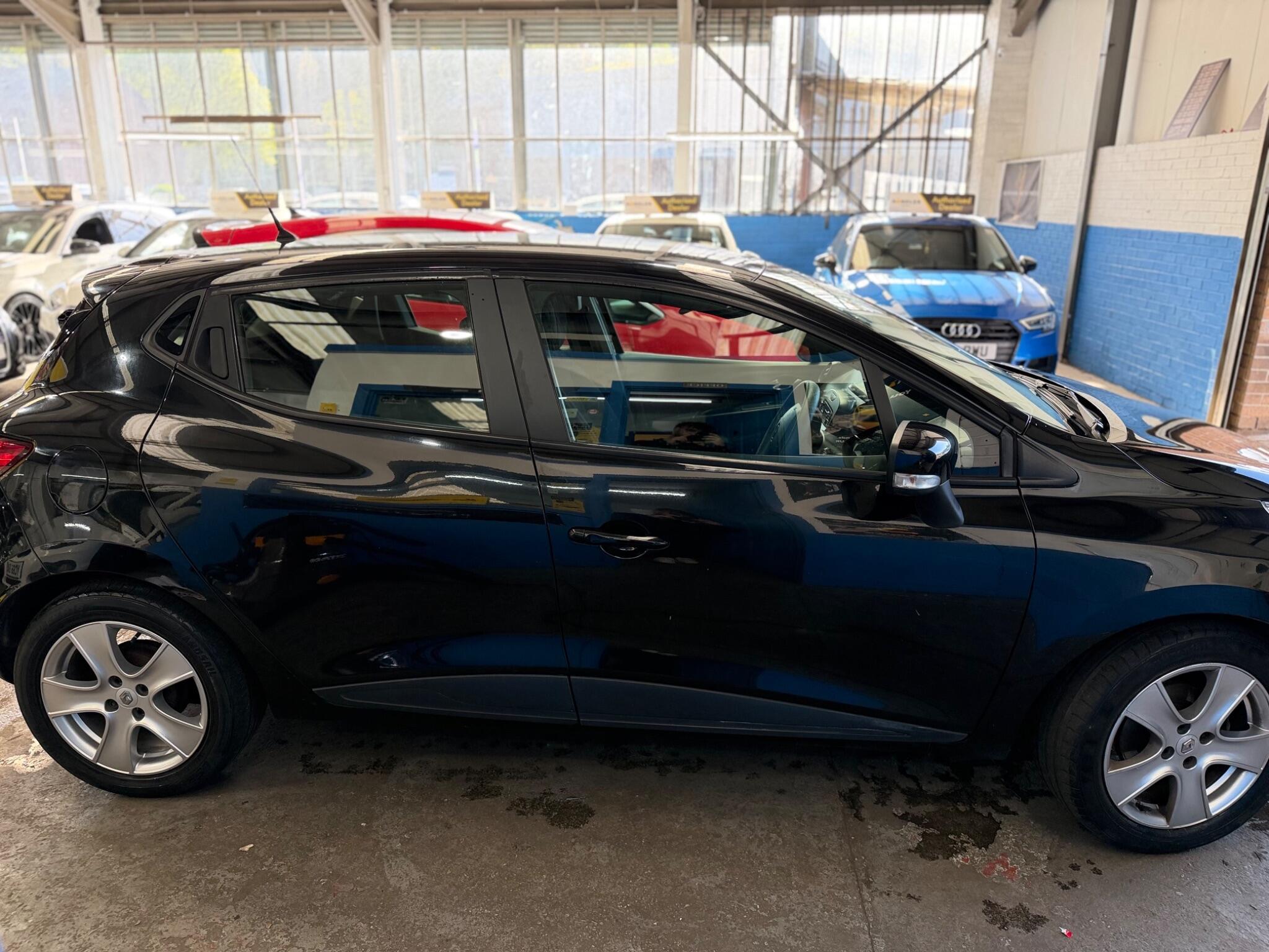 Renault Clio - Image 4