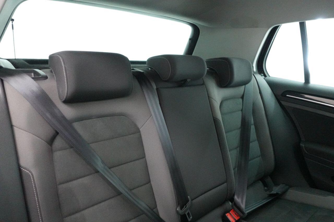 Volkswagen Golf - Image 17