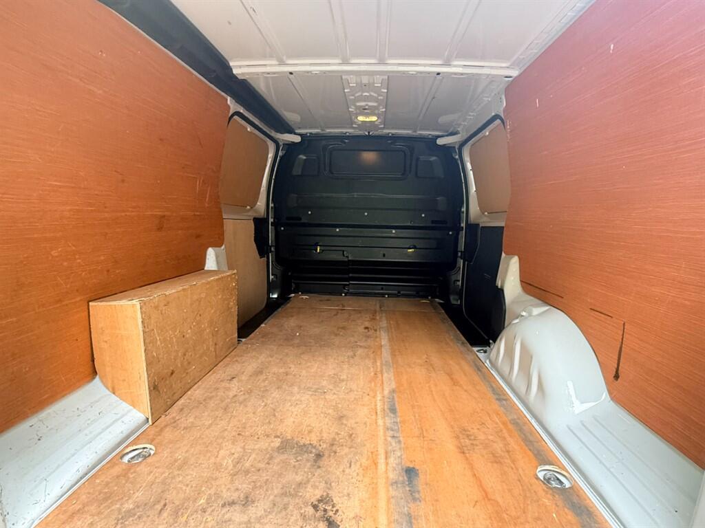 Vauxhall Vivaro - Image 13