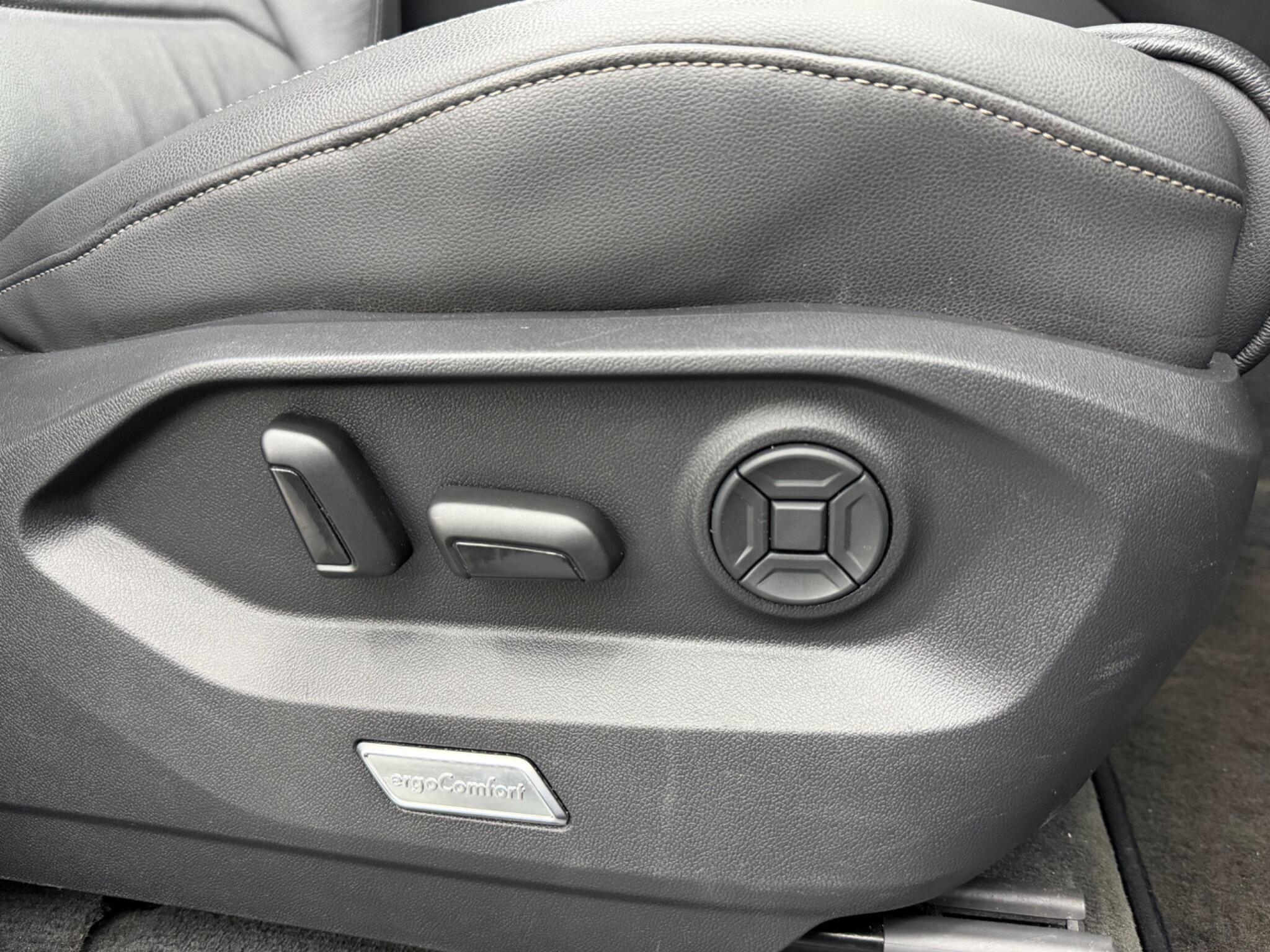 Volkswagen Touareg - Image 23