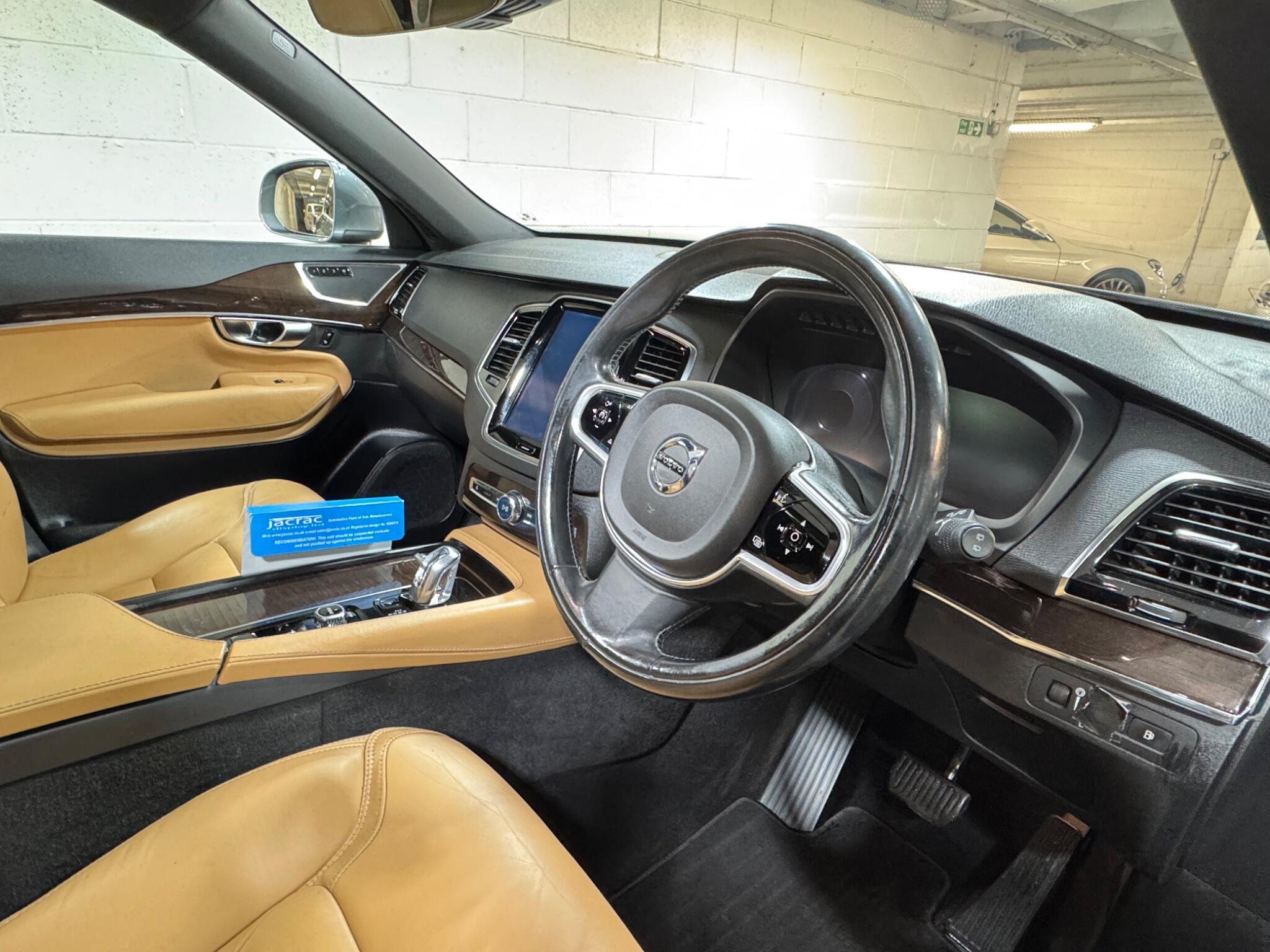 Volvo XC90 - Image 8