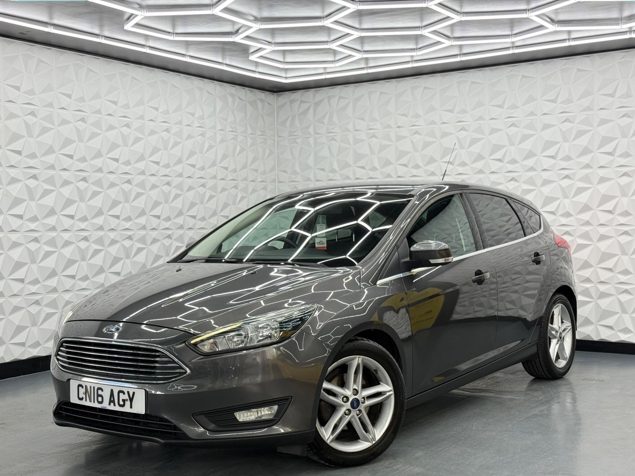 Ford Focus - Image 44