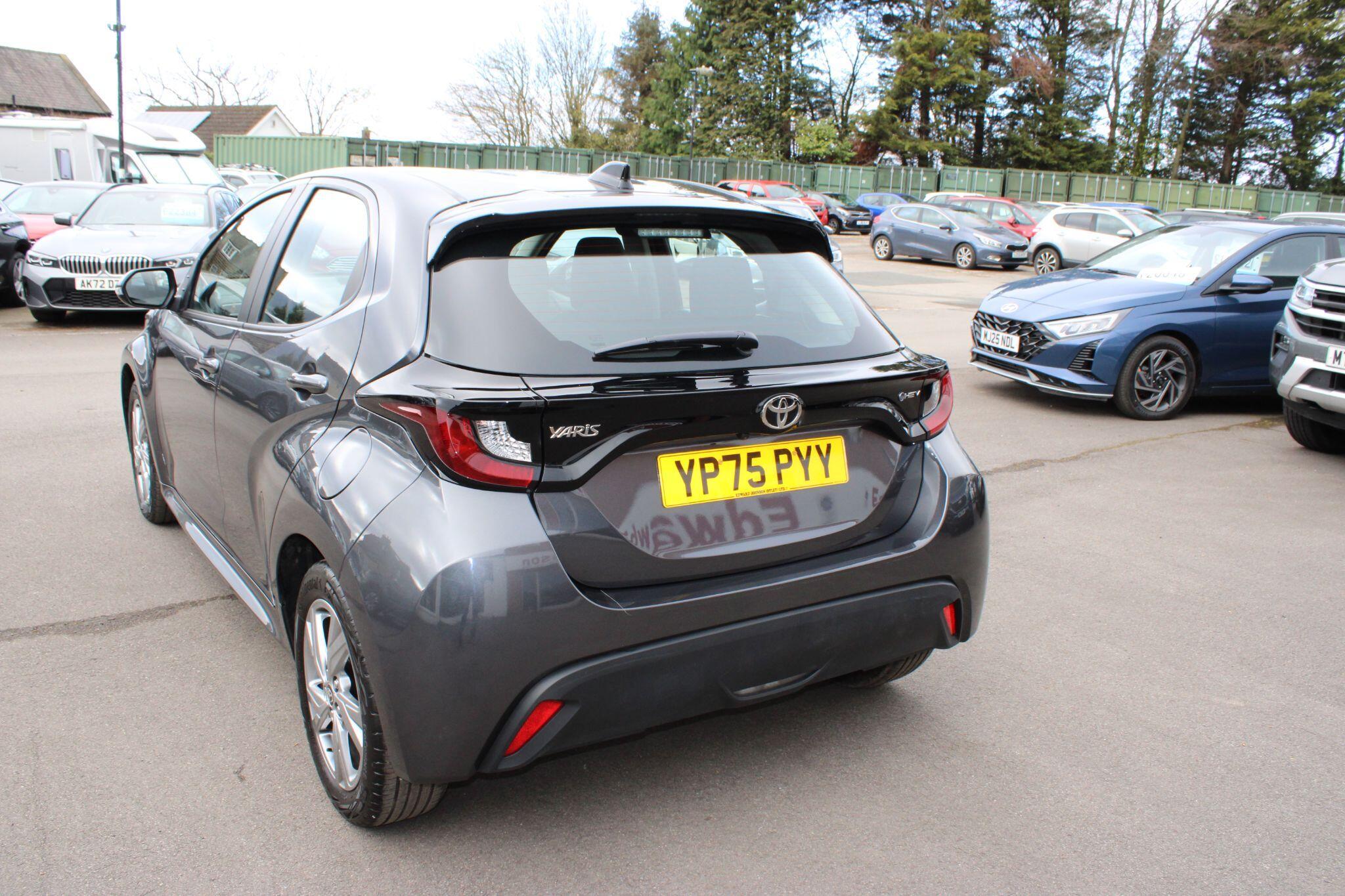 Toyota Yaris - Image 5