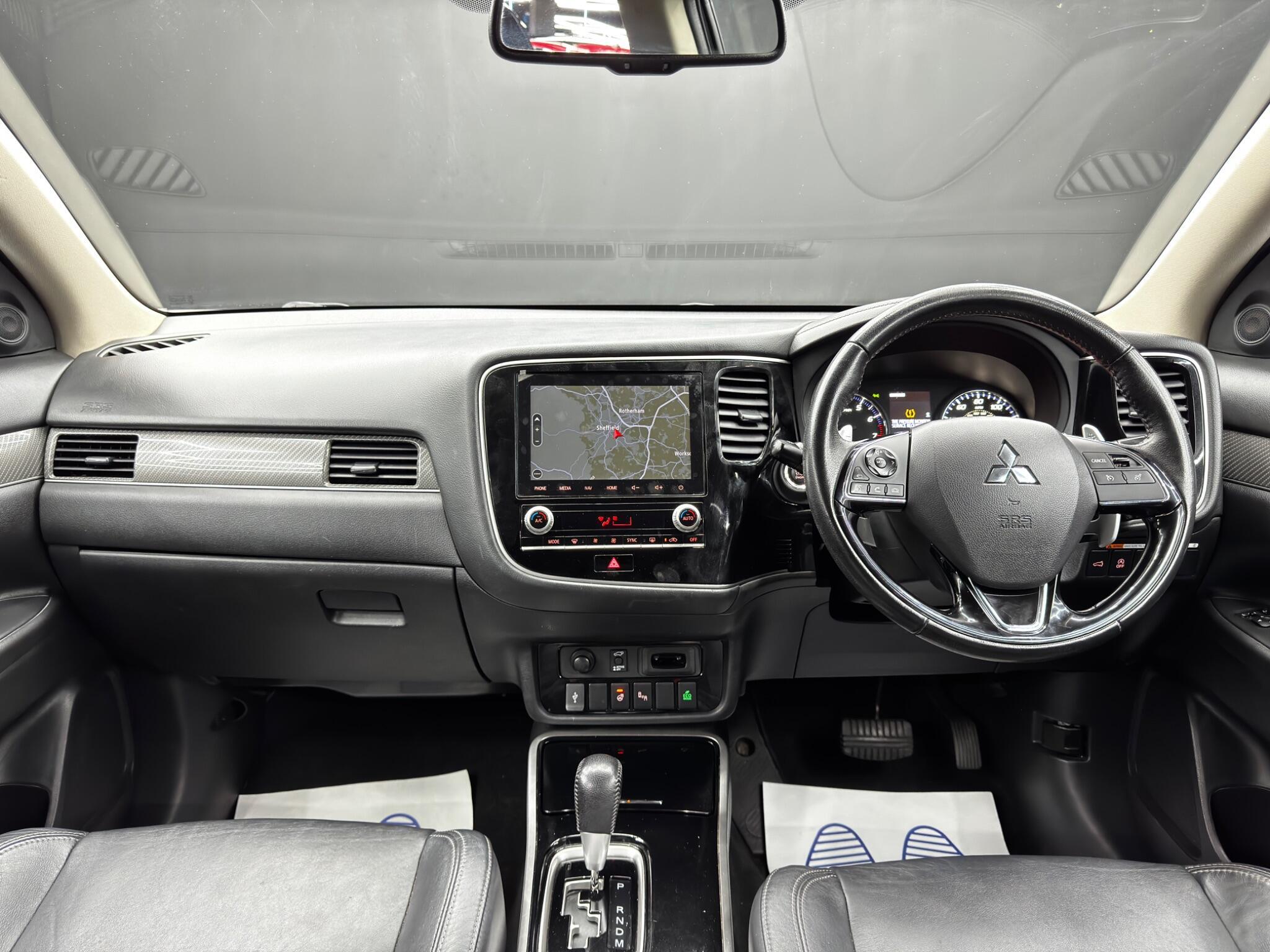 Mitsubishi Outlander - Image 10