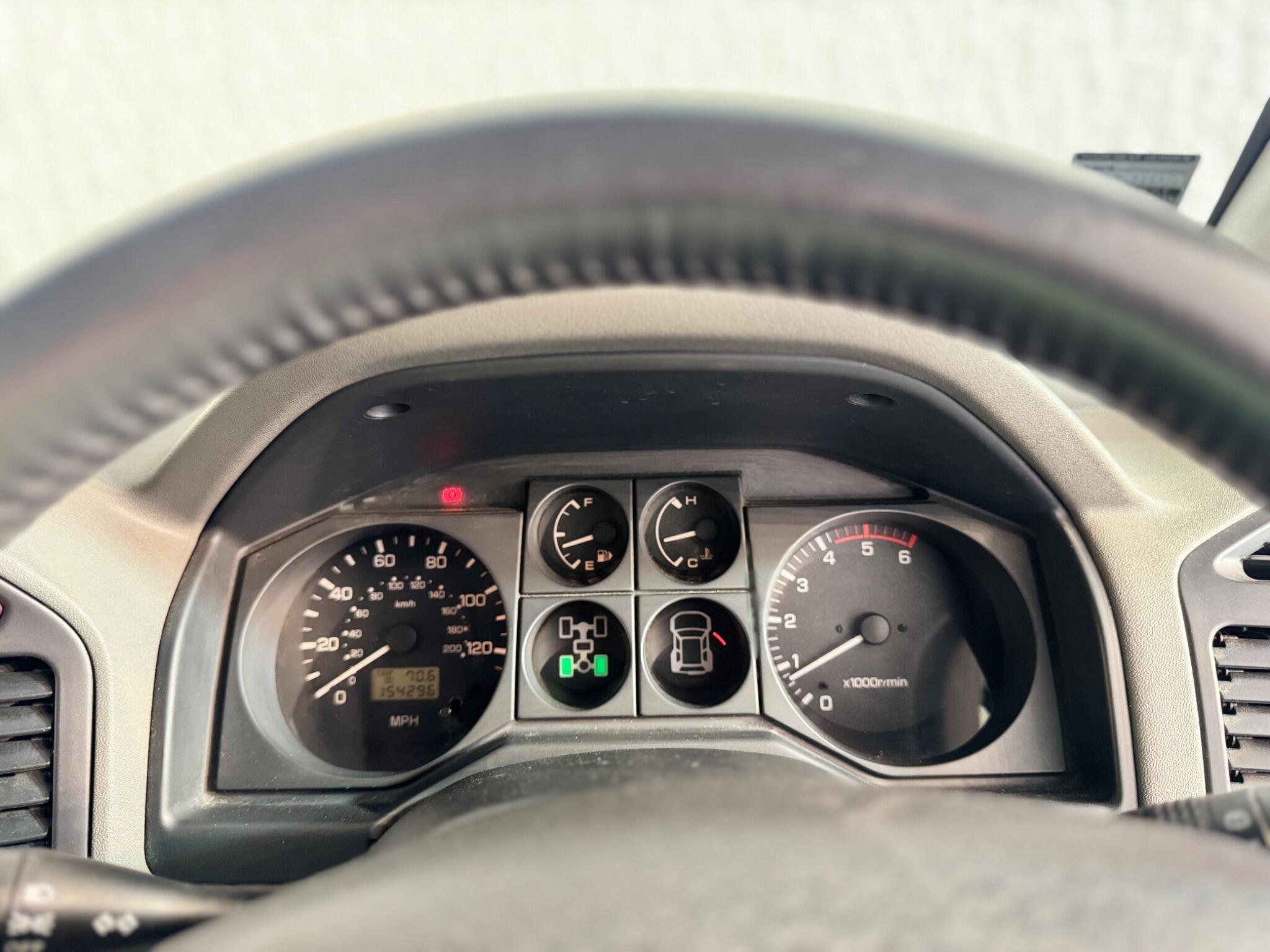 Mitsubishi Shogun - Image 29