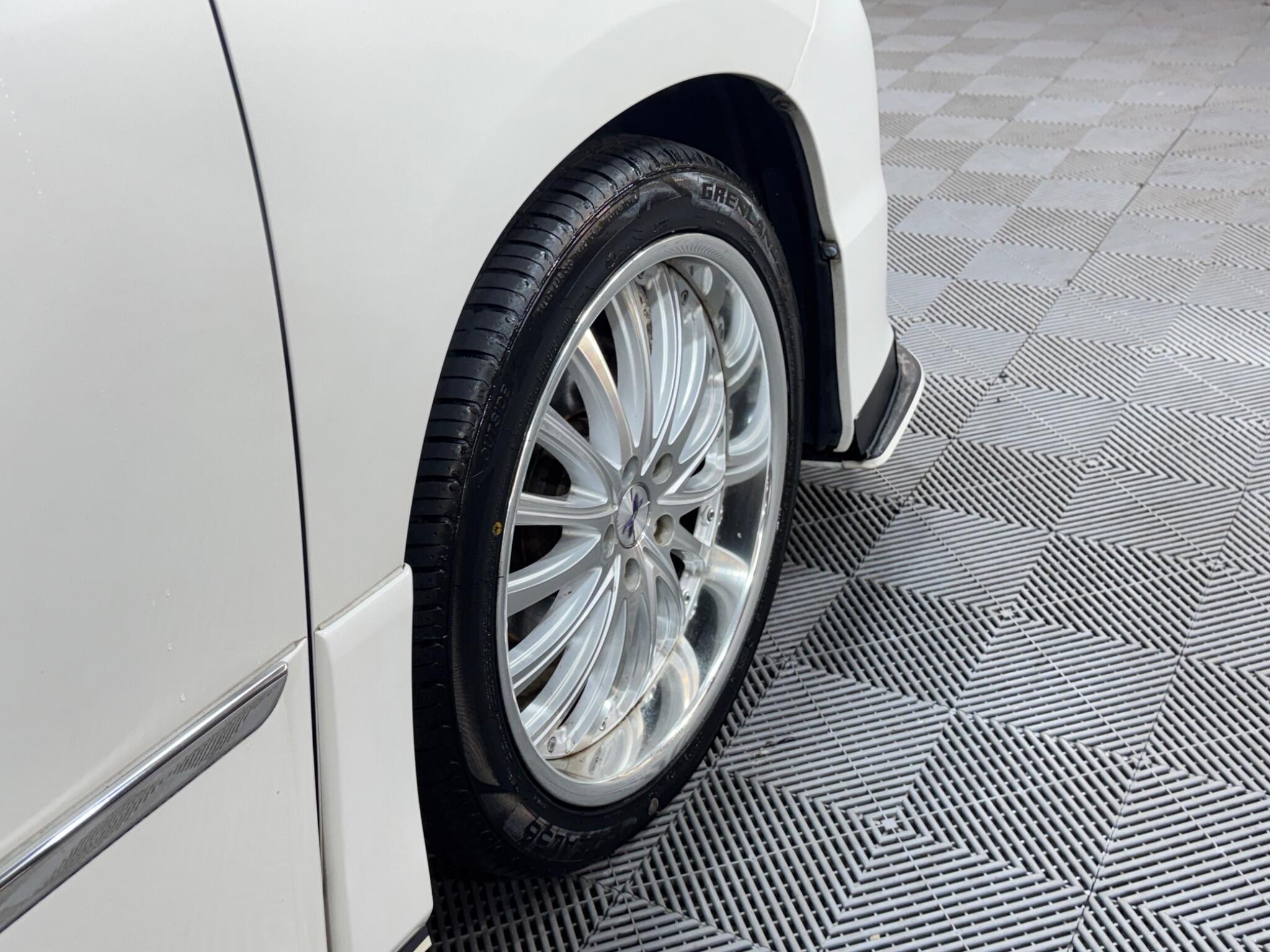 Toyota Vellfire - Image 16