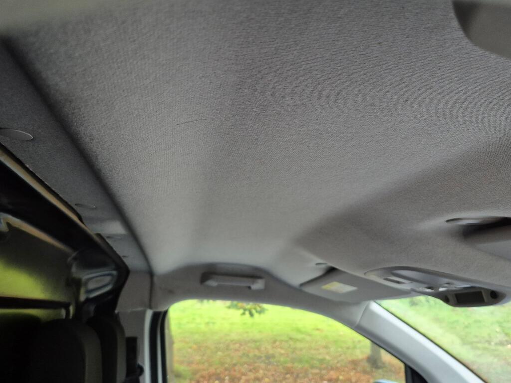 Vauxhall Vivaro - Image 18
