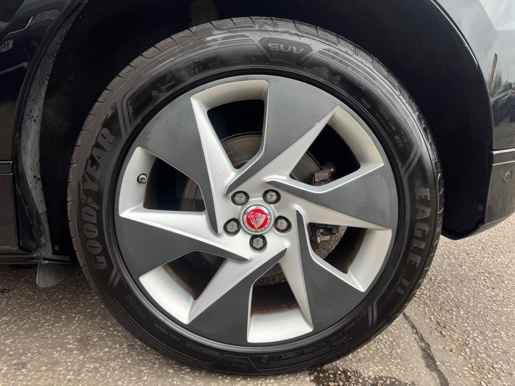 Jaguar I-Pace - Image 42