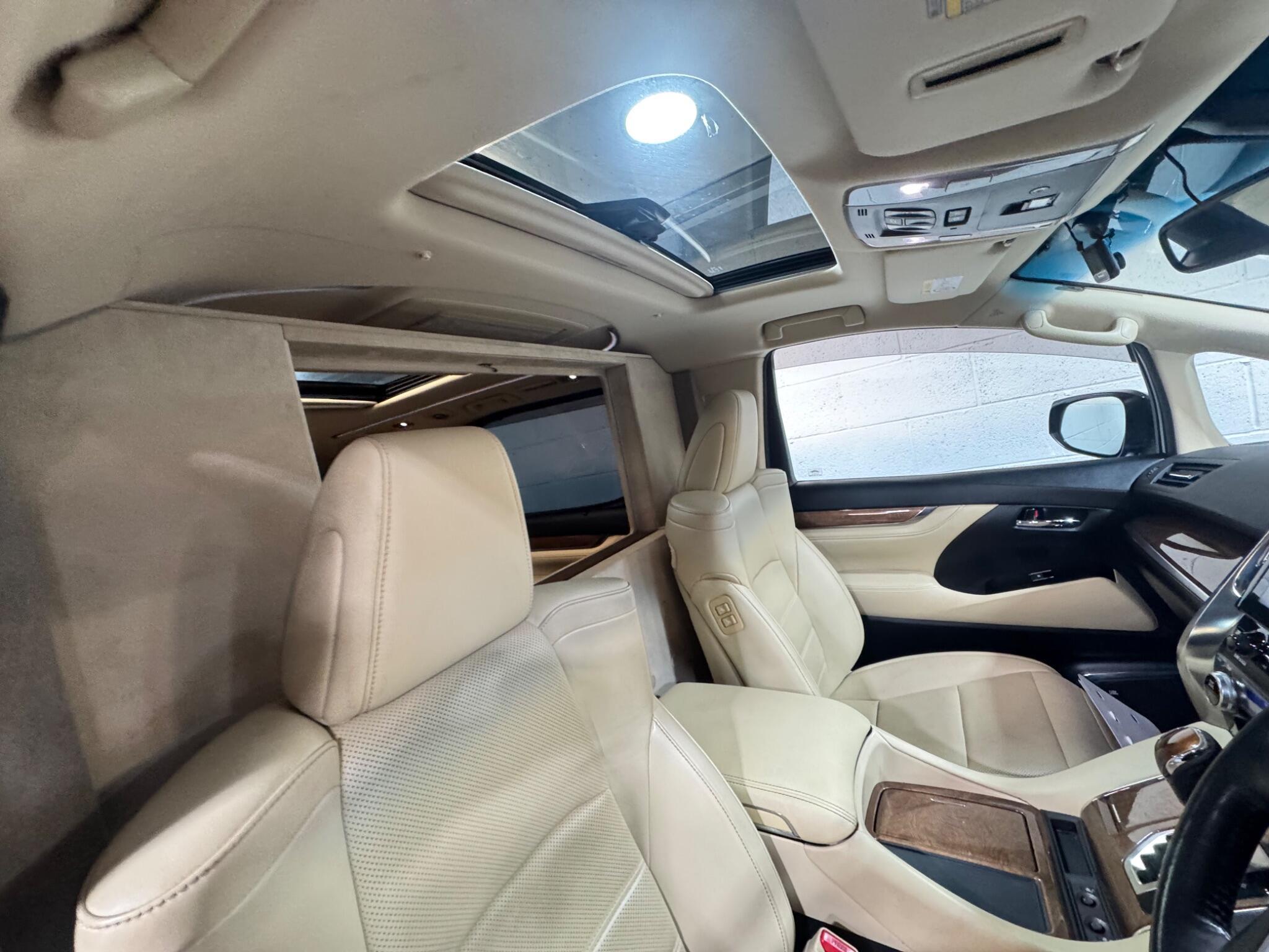 Toyota Vellfire - Image 11