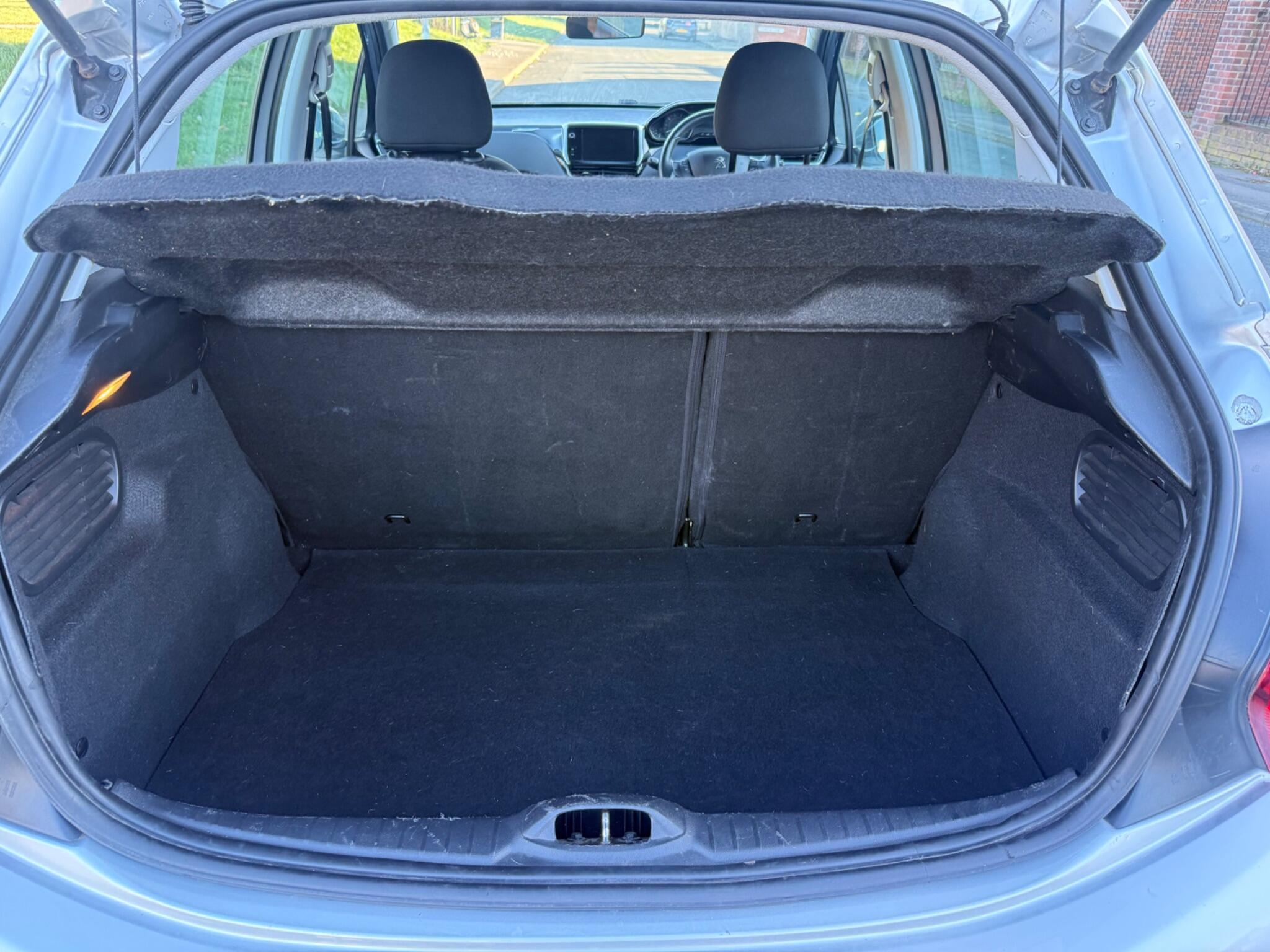 Peugeot 208 - Image 12