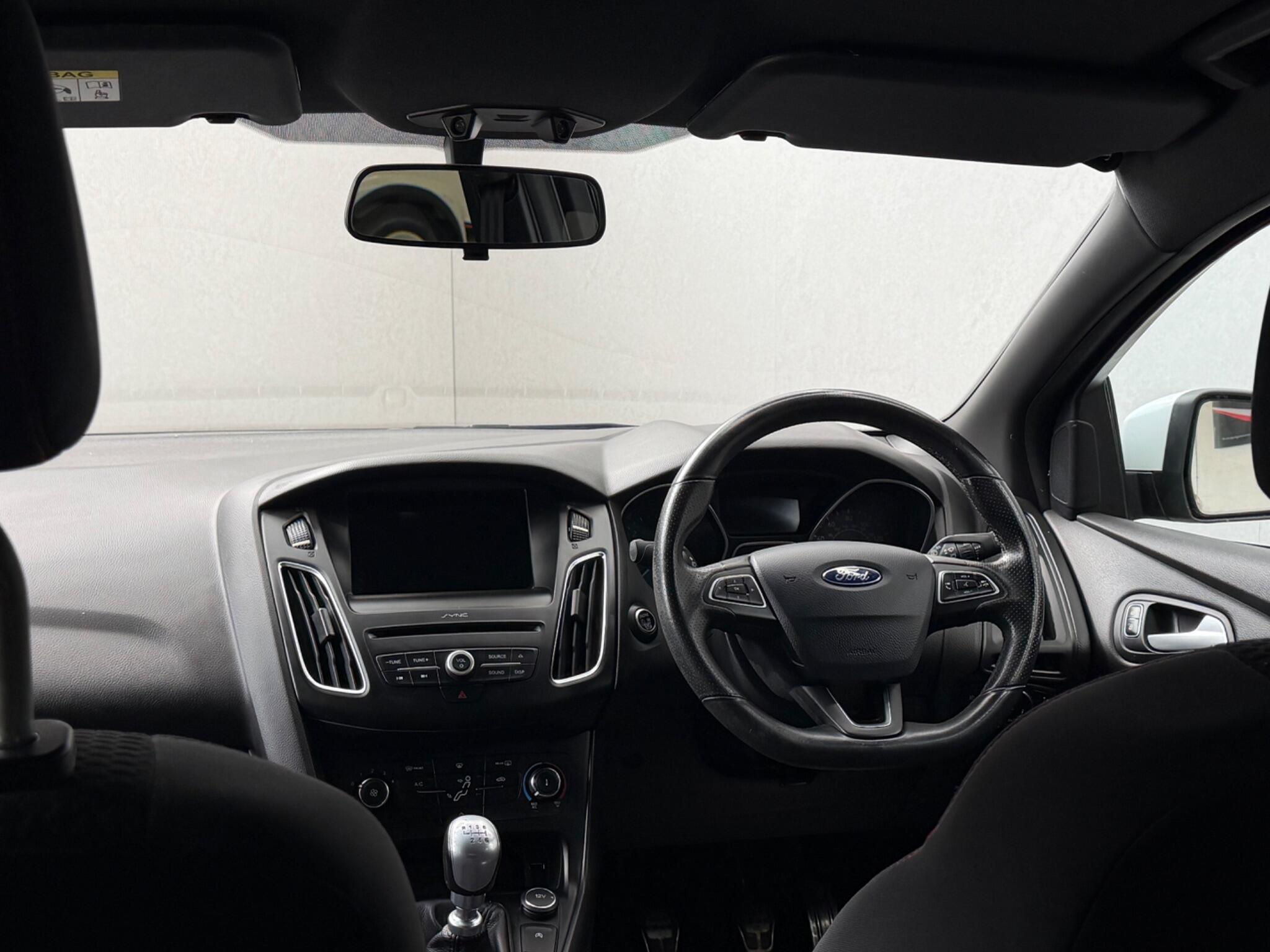 Ford Focus - Image 14