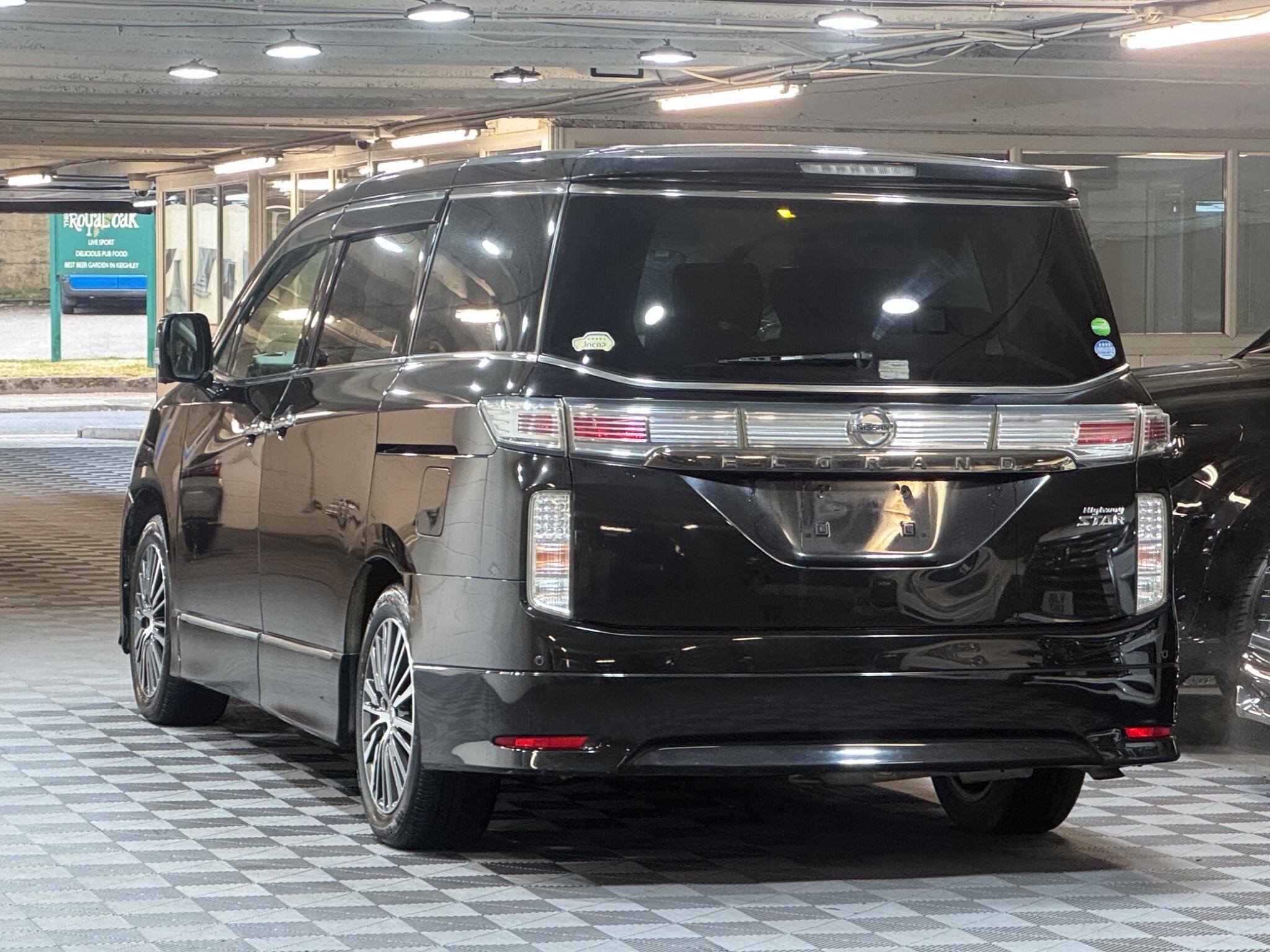 Nissan Elgrand - Image 3