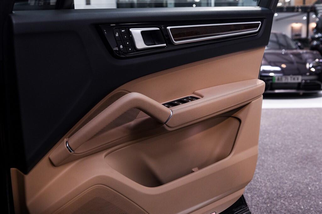 Porsche Cayenne - Image 41