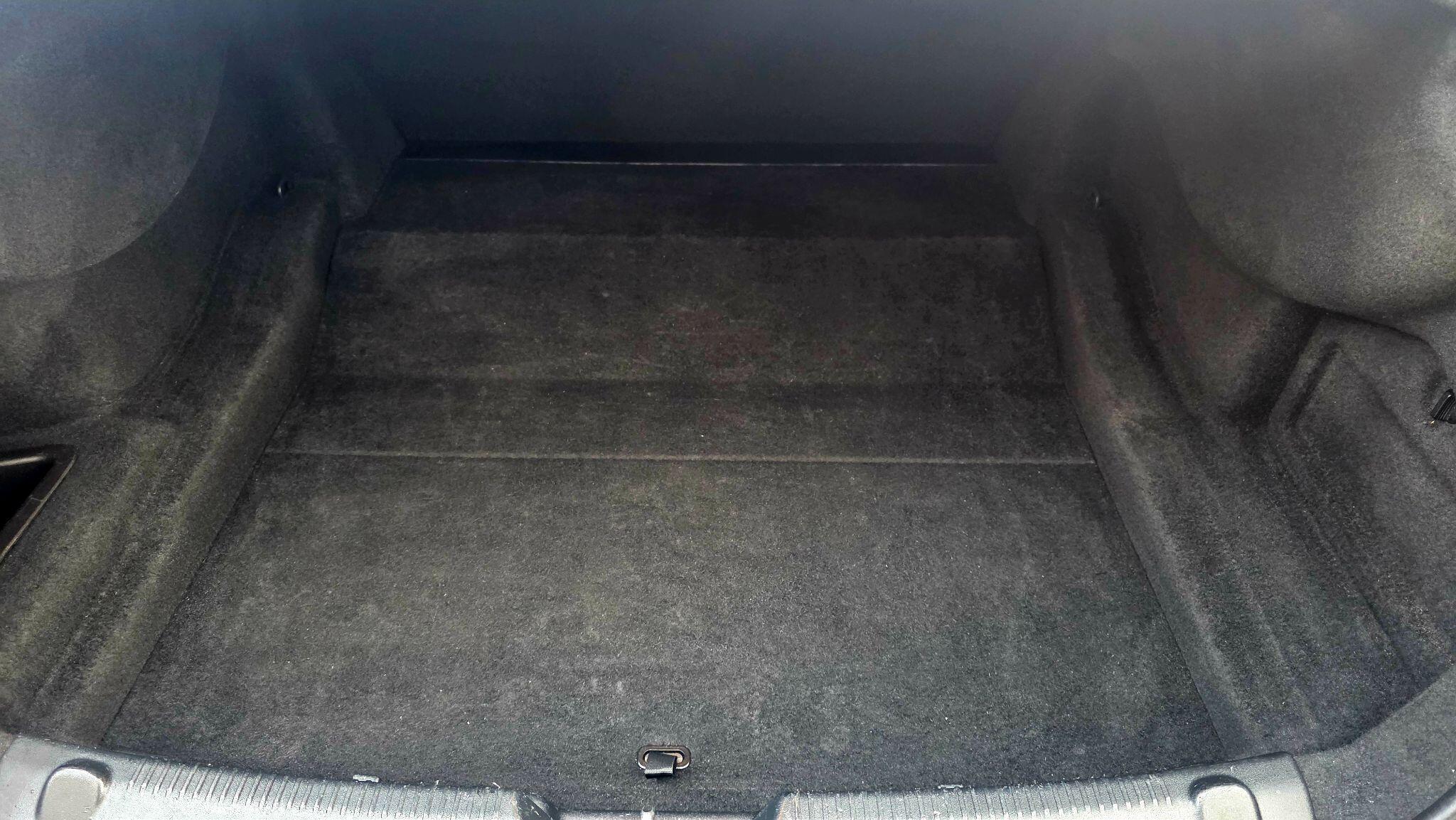 Jaguar XE - Image 38