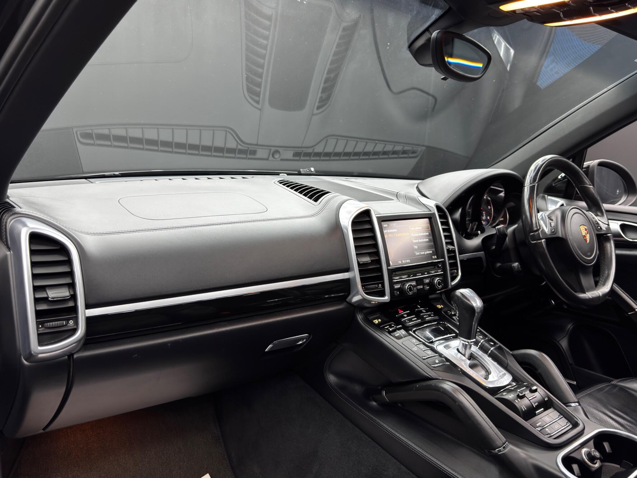 Porsche Cayenne - Image 11