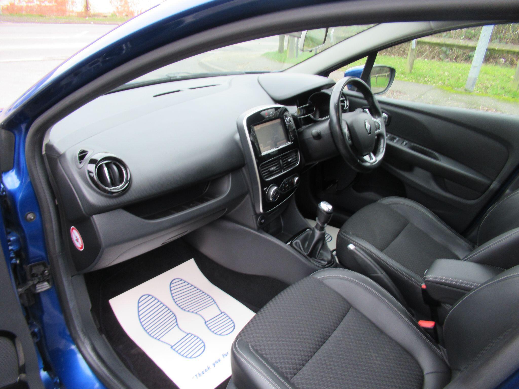 Renault Clio - Image 14