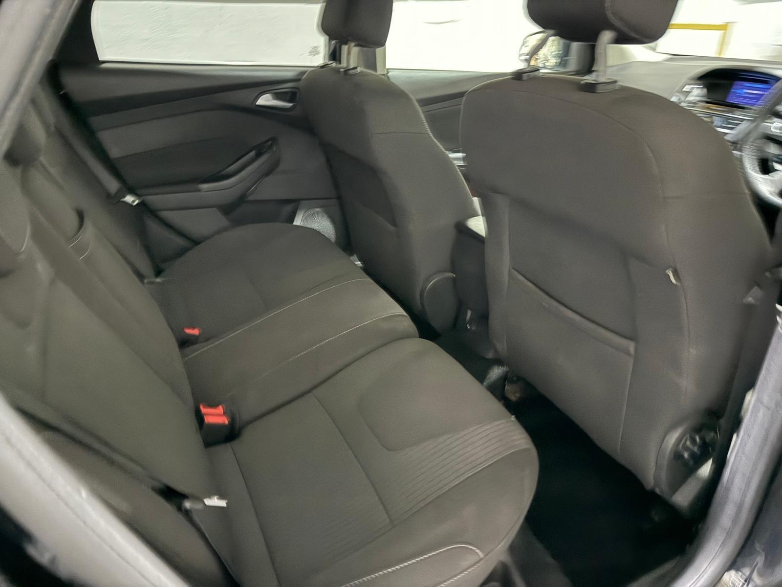 Ford Focus - Image 13