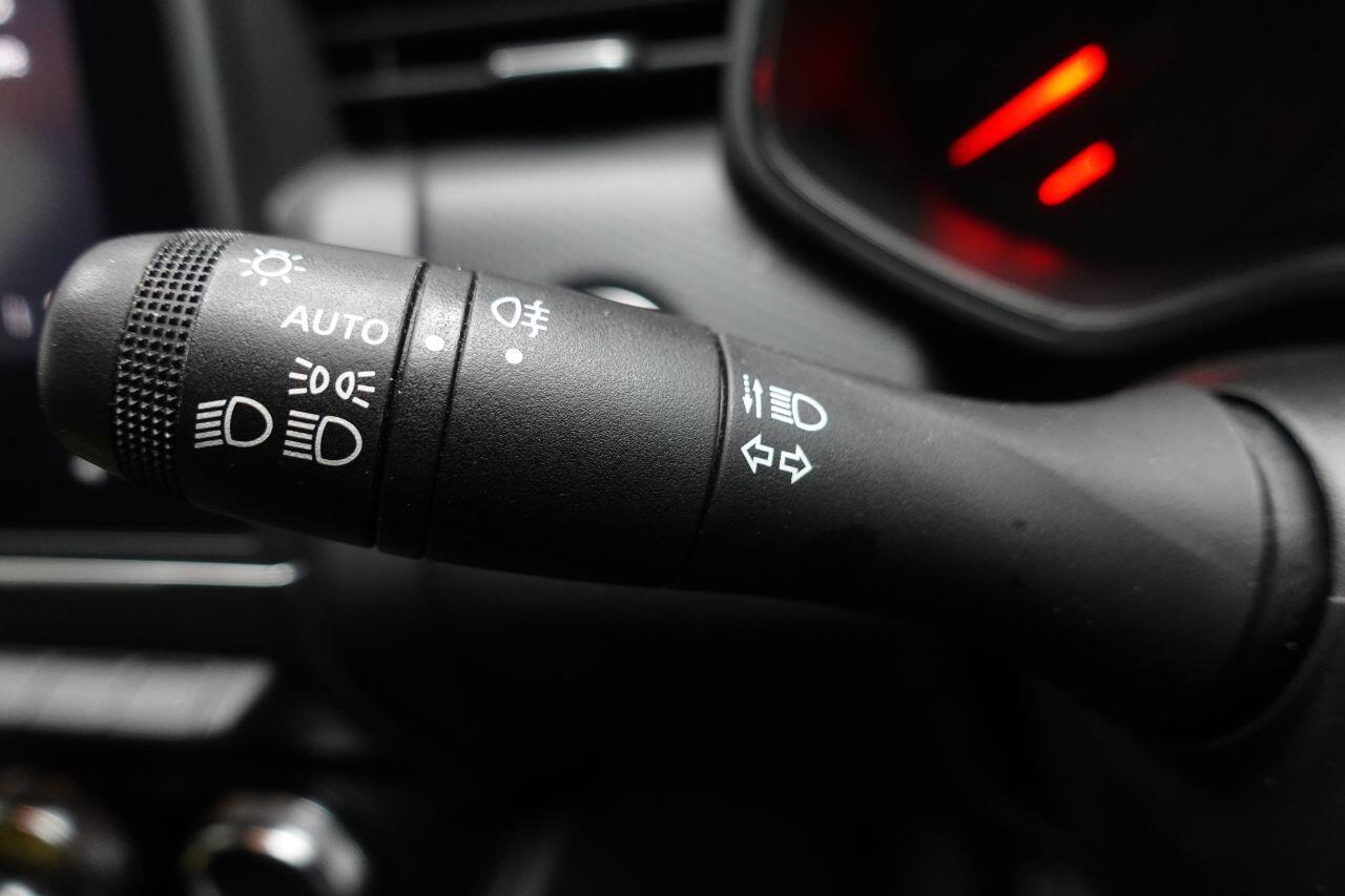 Renault Clio - Image 43