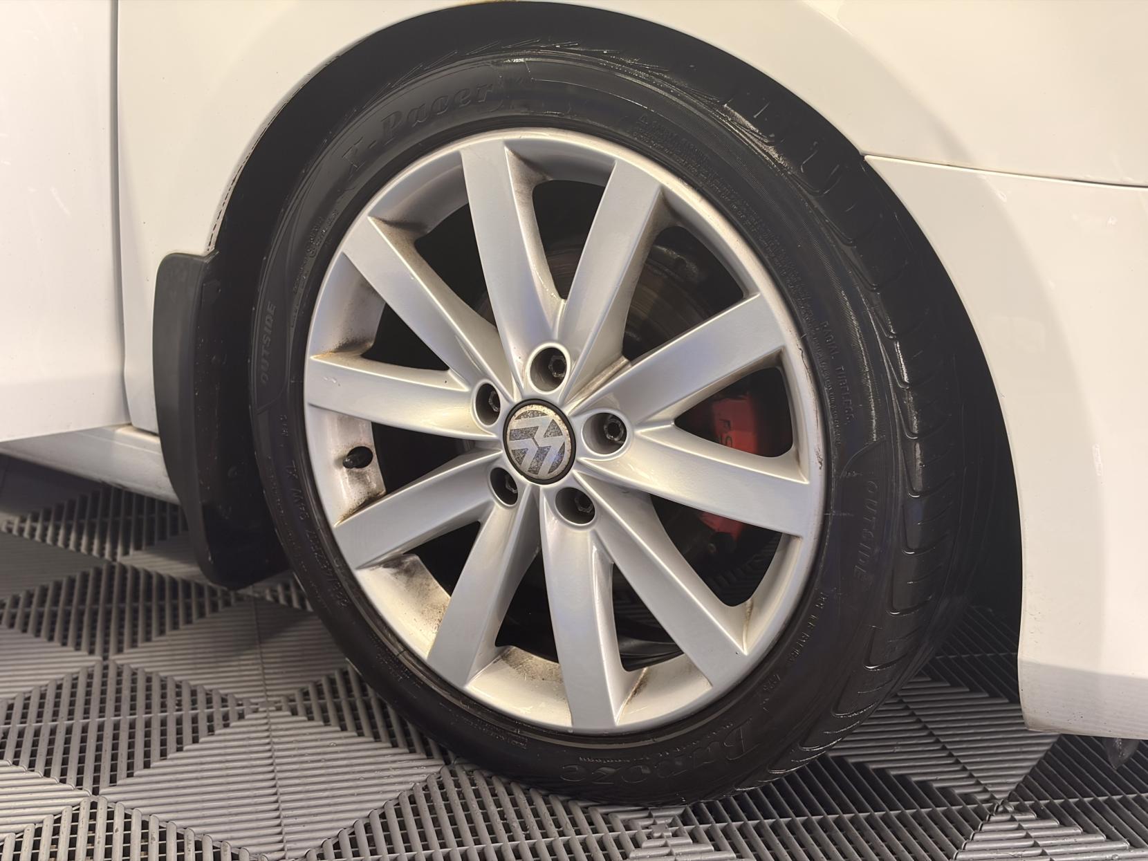 Volkswagen Golf - Image 13