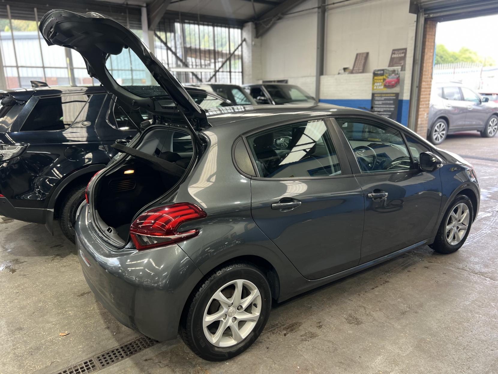 Peugeot 208 - Image 15