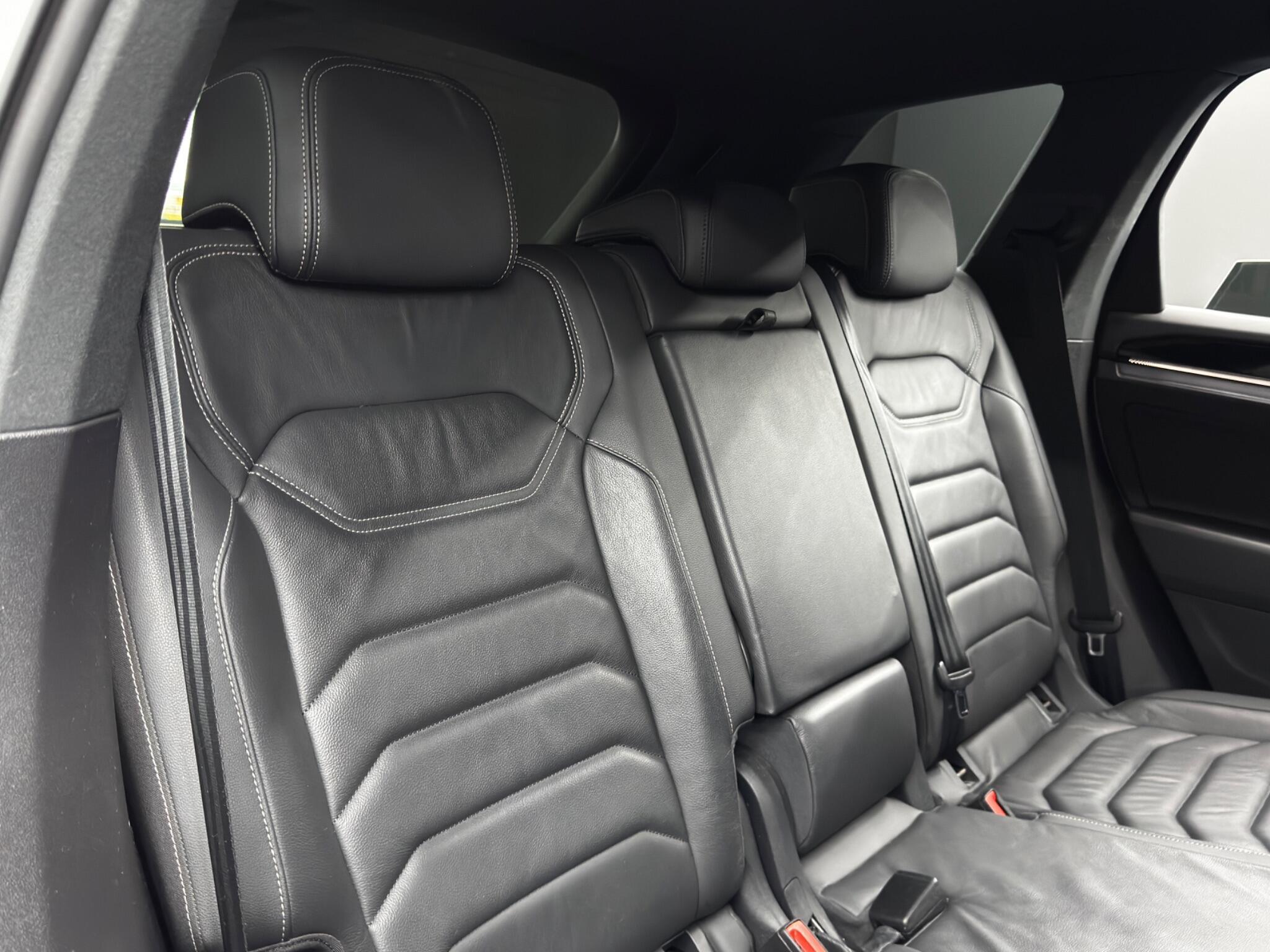 Volkswagen Touareg - Image 15