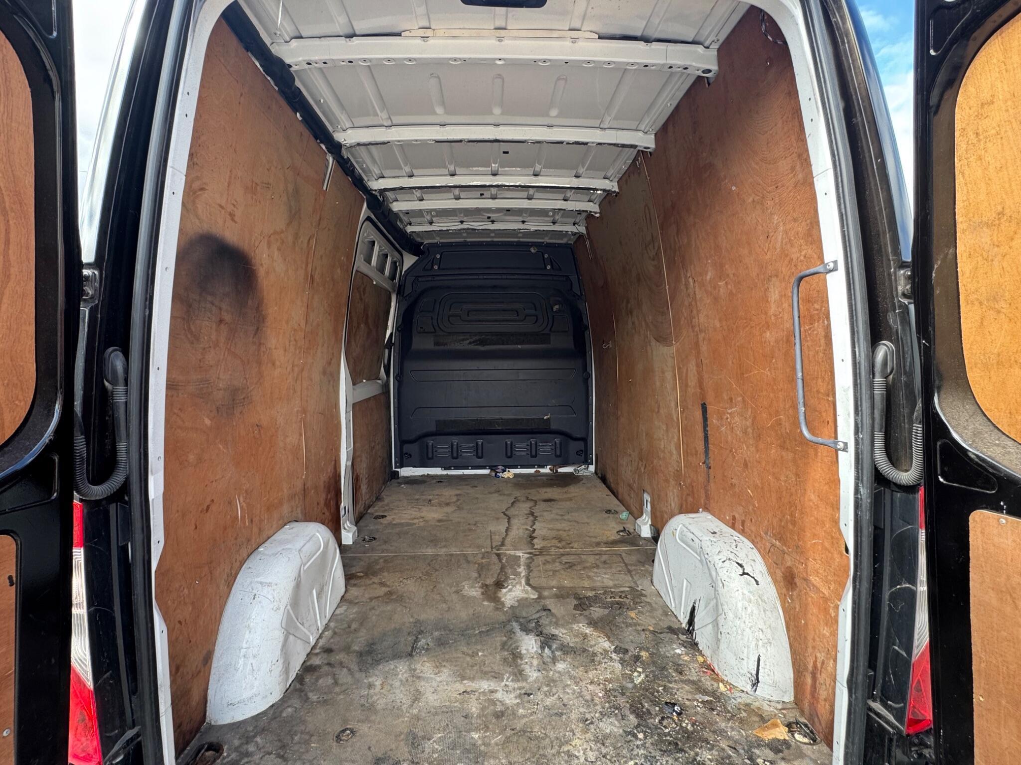 Mercedes Sprinter - Image 9