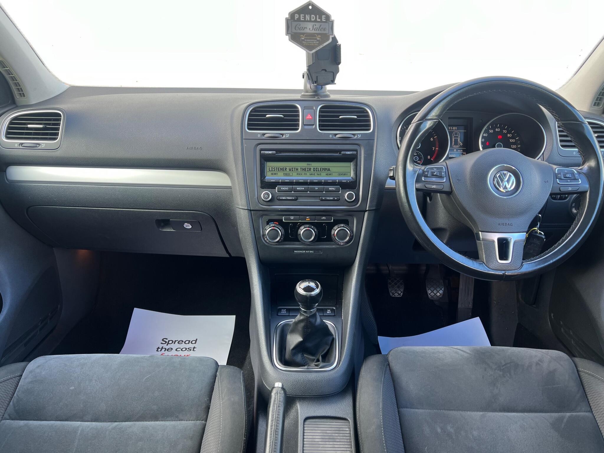 Volkswagen Golf - Image 22