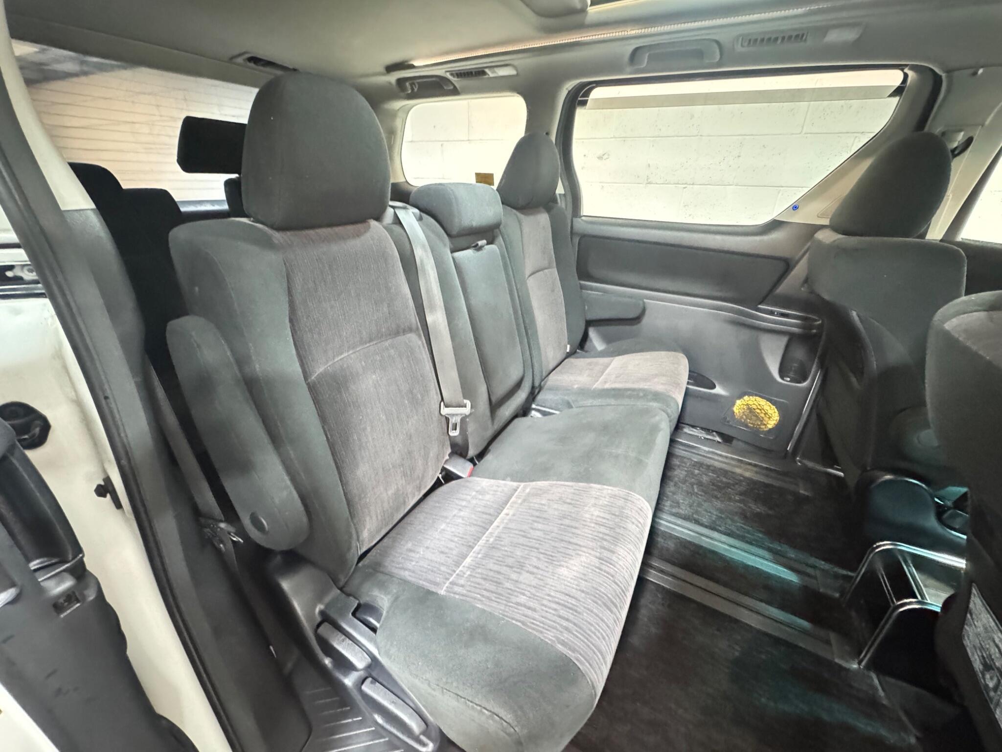 Toyota Vellfire - Image 11
