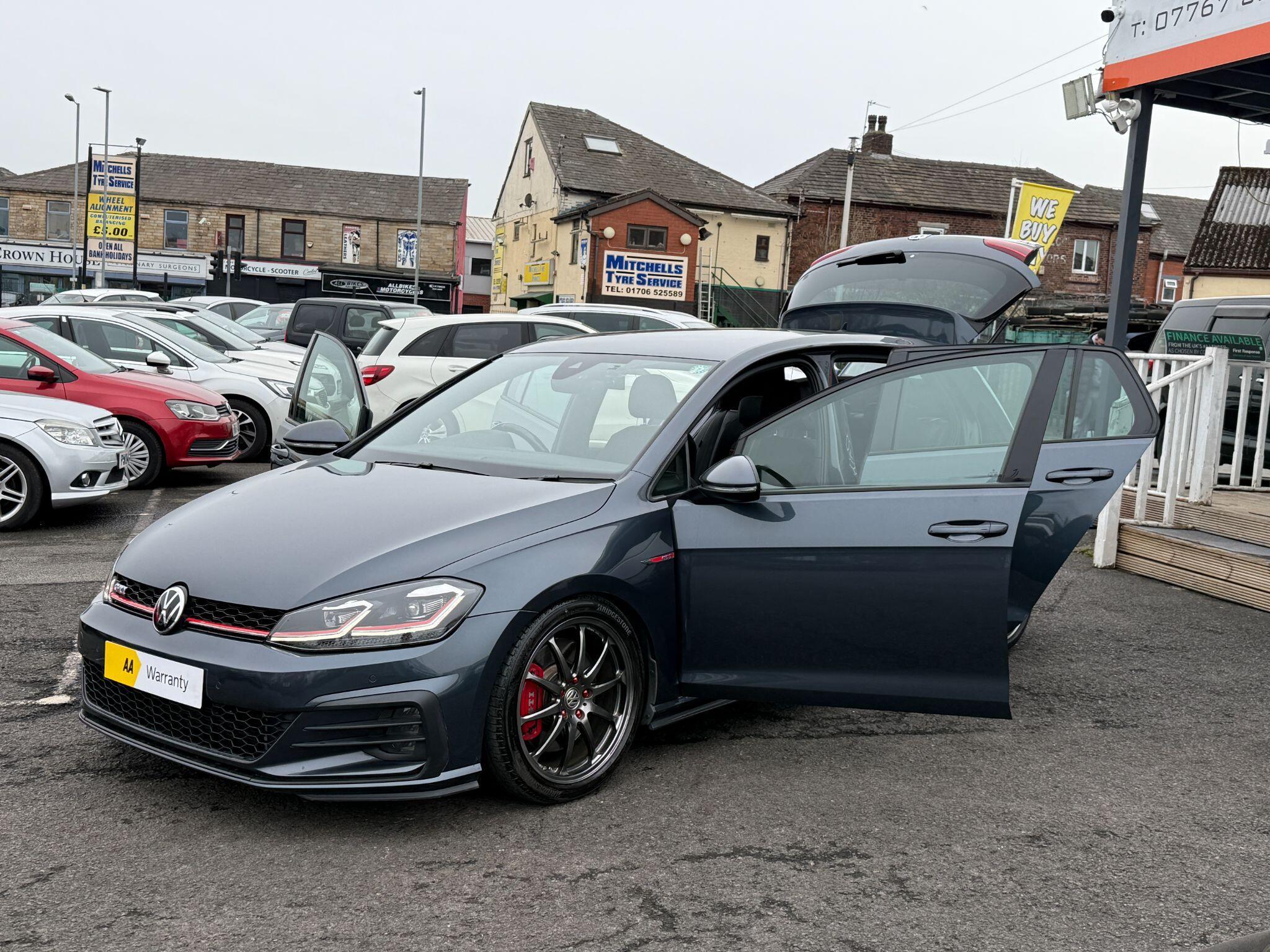 Volkswagen Golf - Image 21