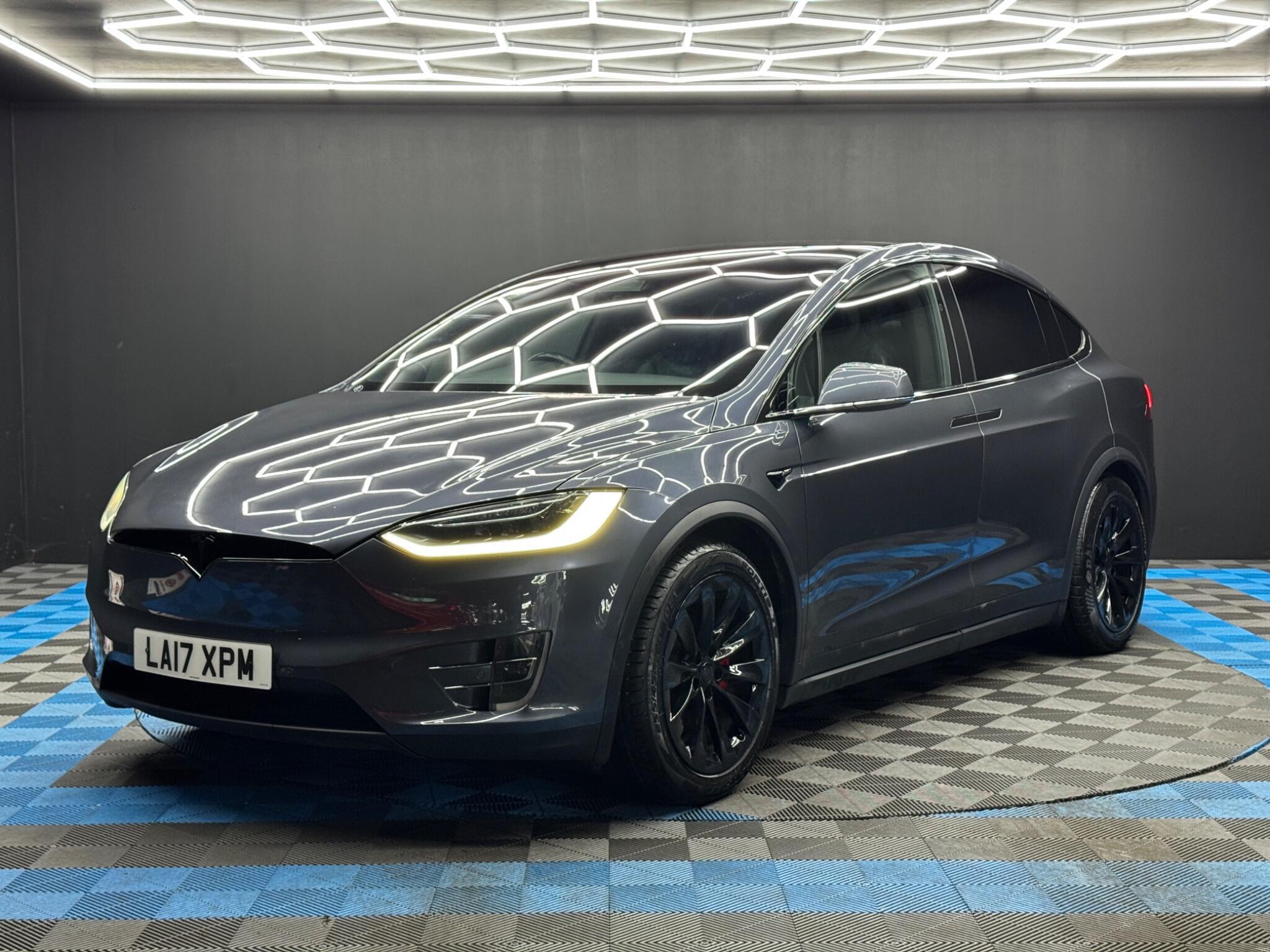 Tesla Model X - Image 4