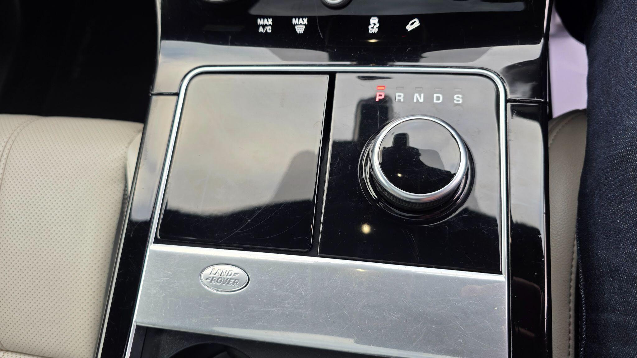 Land Rover Range Rover Velar - Image 32