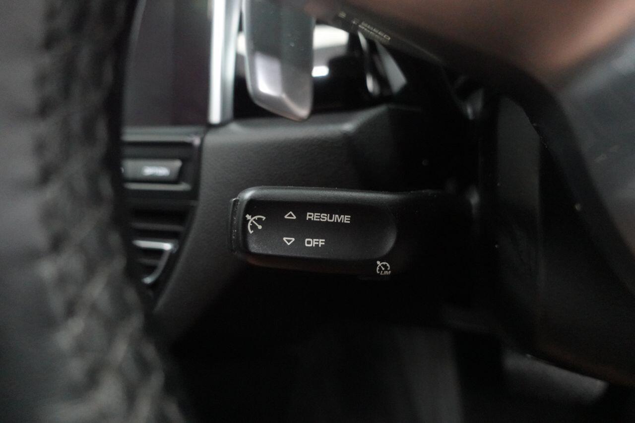 Porsche Macan - Image 19