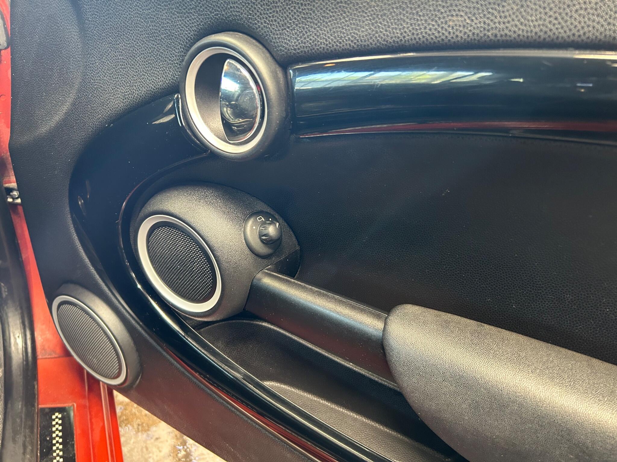 MINI Convertible - Image 11