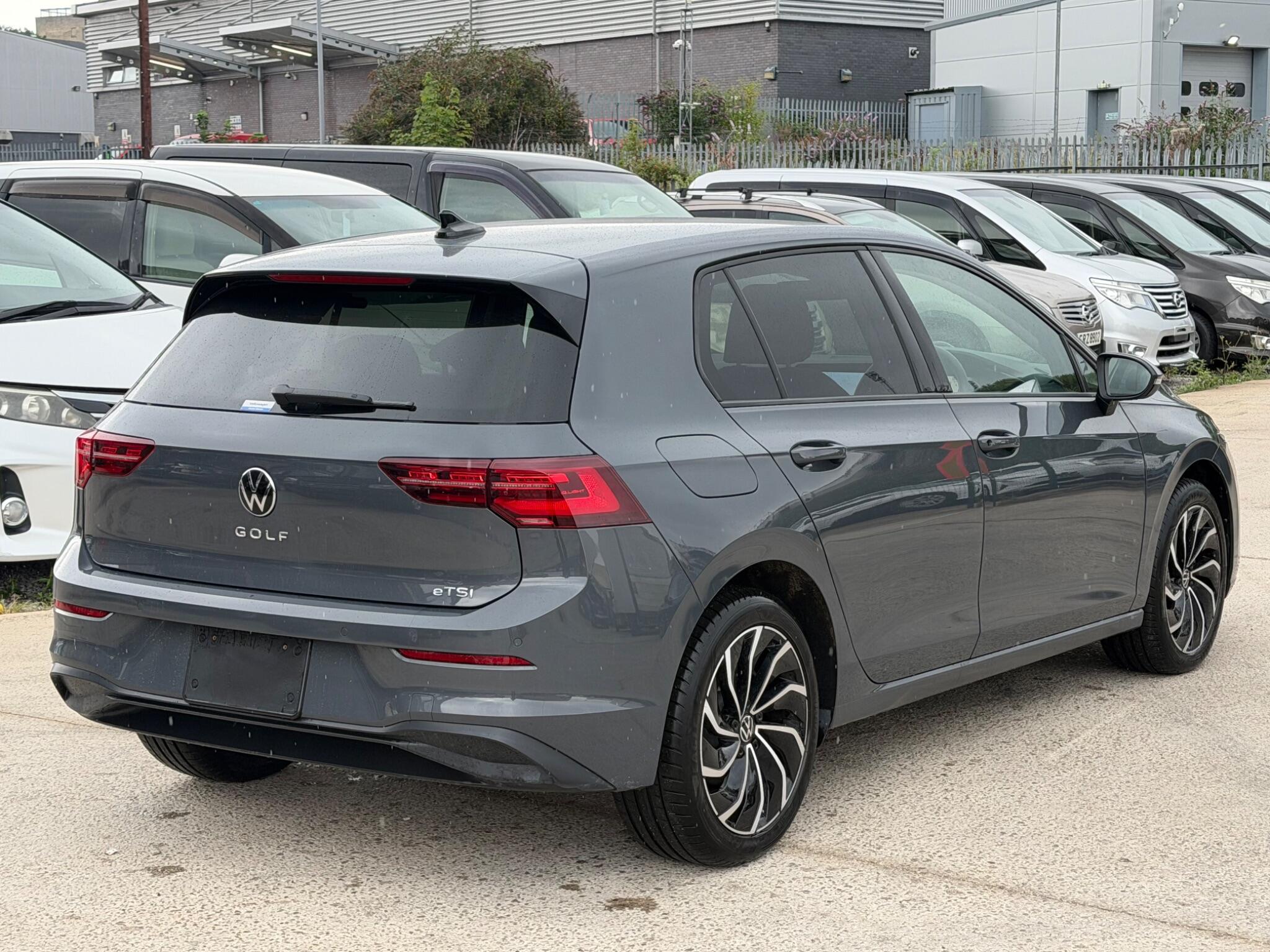 Volkswagen Golf - Image 4