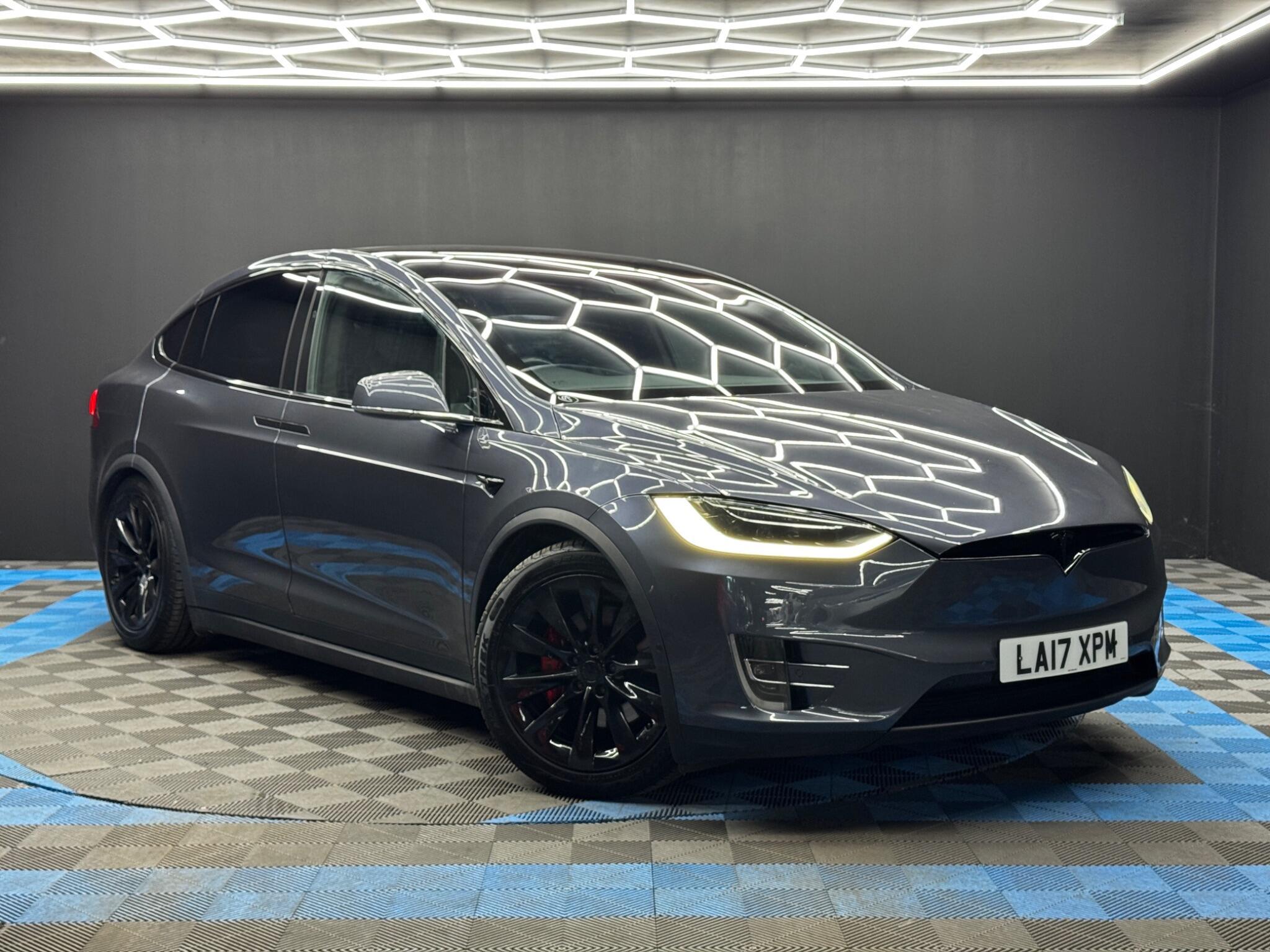 Tesla Model X - Image 2