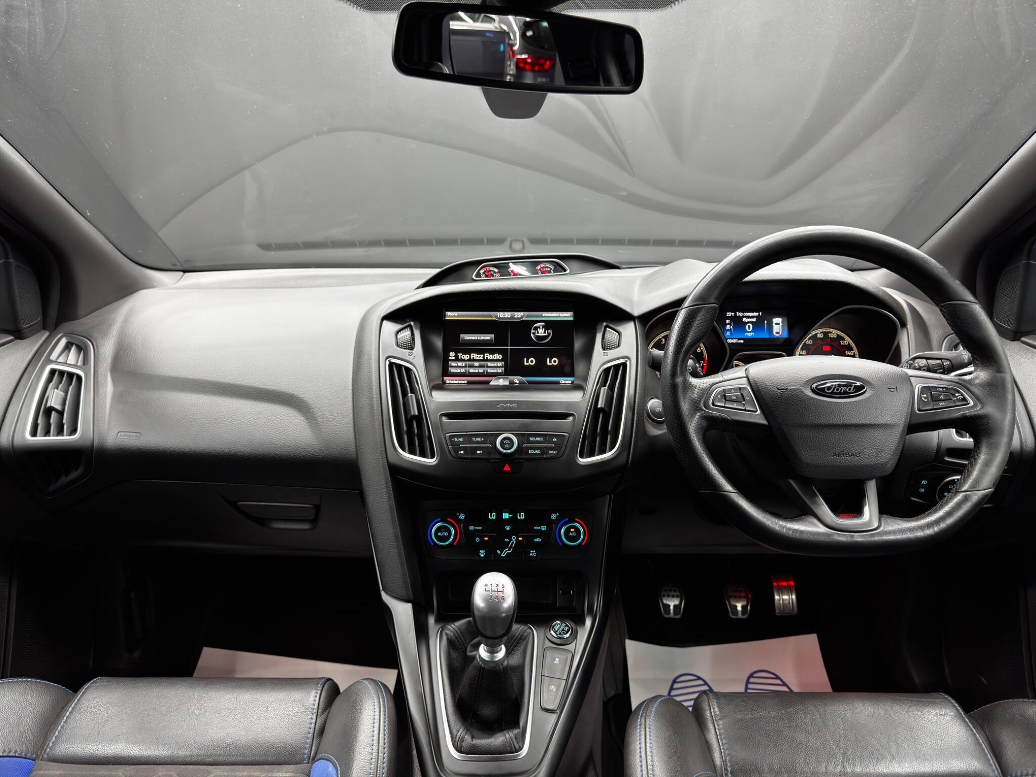 Ford Focus - Image 10