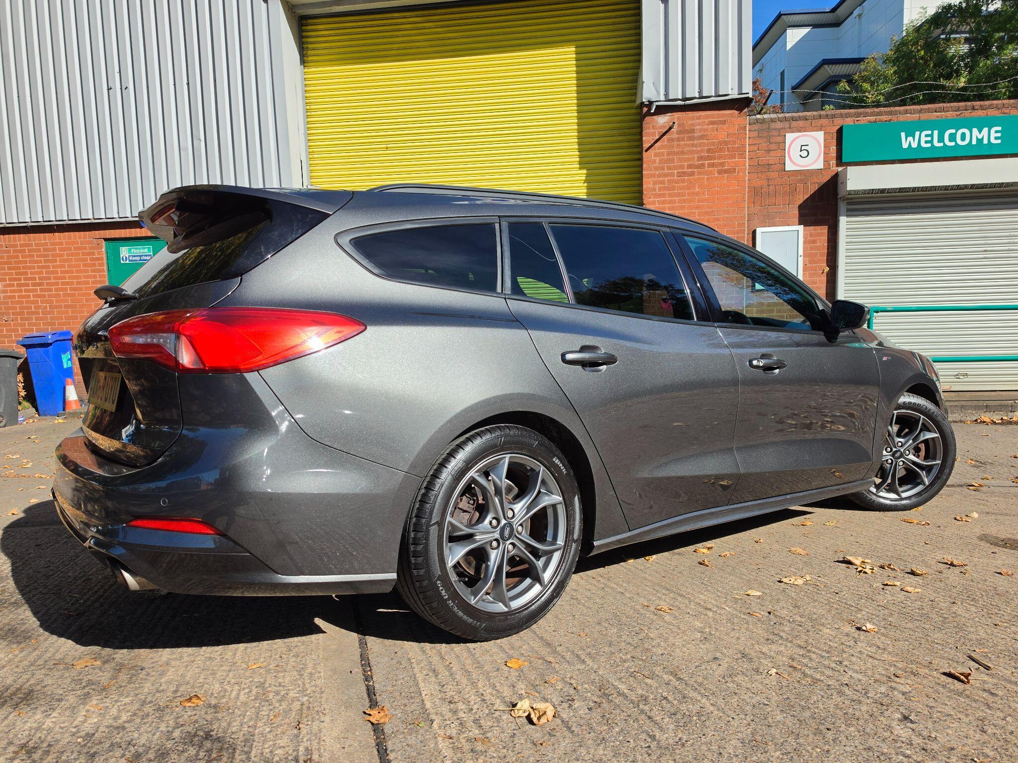 Ford Focus - Image 10