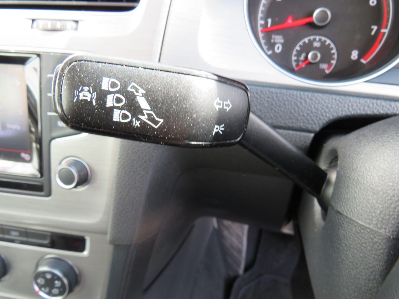 Volkswagen Golf - Image 18