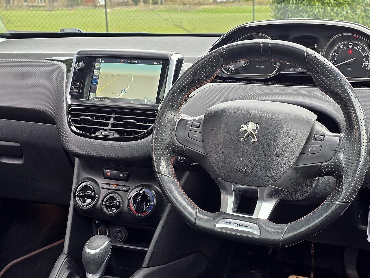 Peugeot 208 - Image 12