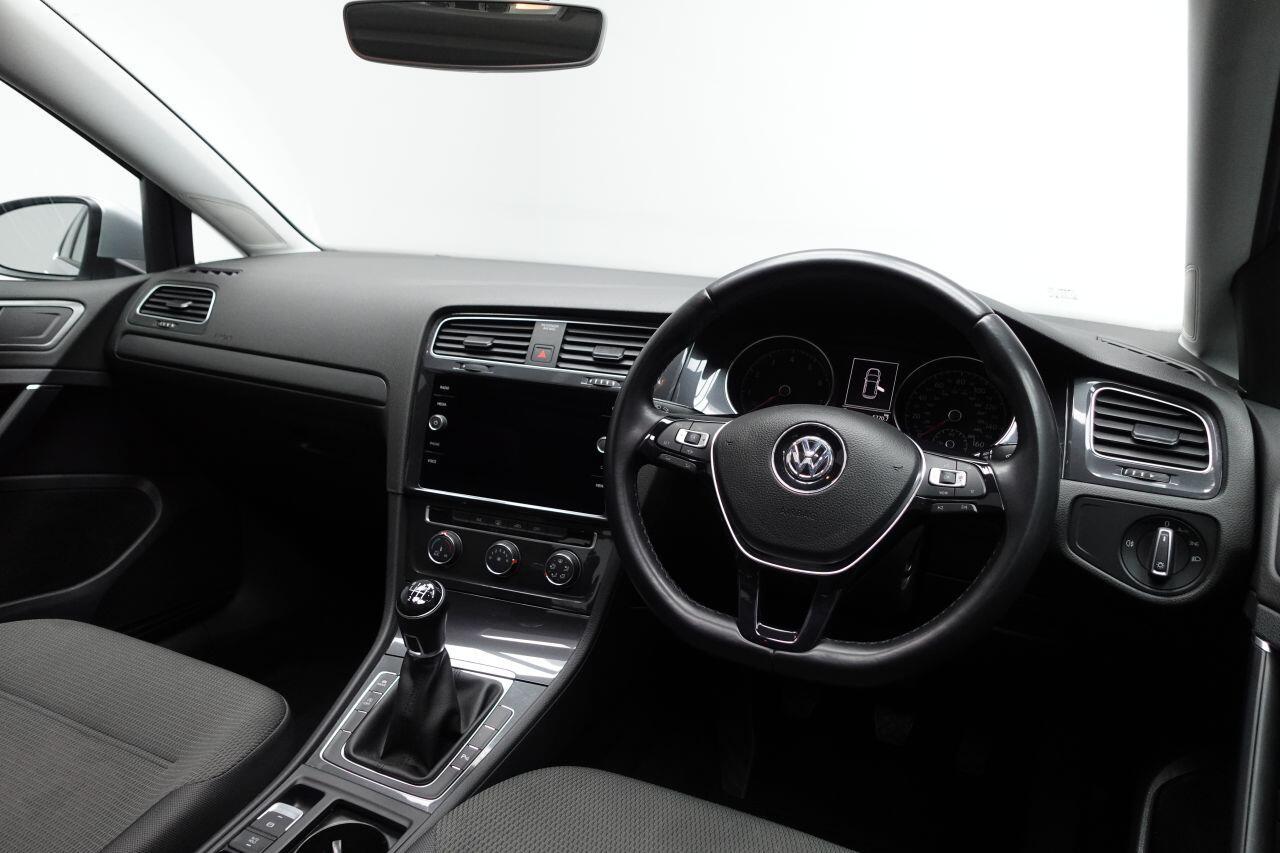 Volkswagen Golf - Image 25